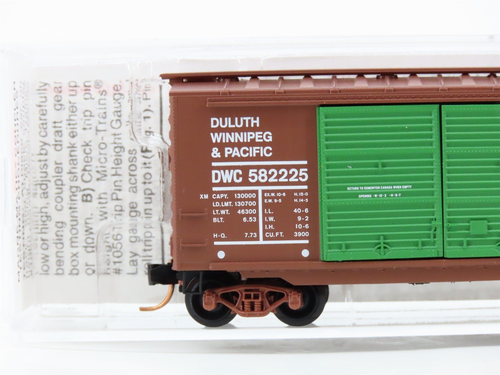 N Scale Micro-Trains 23260 DWC Duluth, Winnipeg & Pacific 40' Box Car 582225 RTR