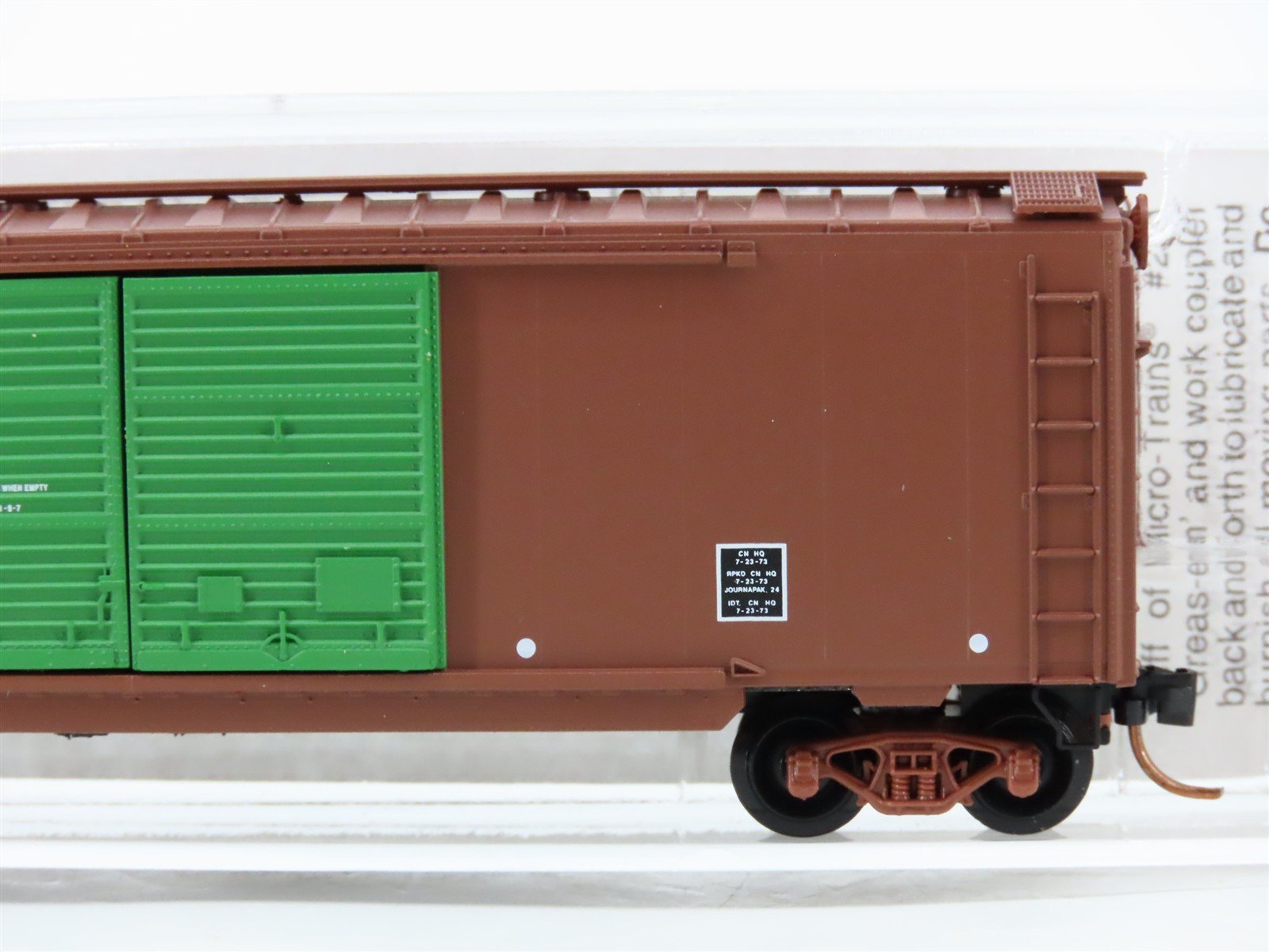 N Scale Micro-Trains 23260 DWC Duluth, Winnipeg & Pacific 40' Box Car 582225 RTR