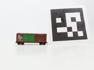 N Scale Micro-Trains 23260 DWC Duluth, Winnipeg & Pacific 40' Box Car 582225 RTR