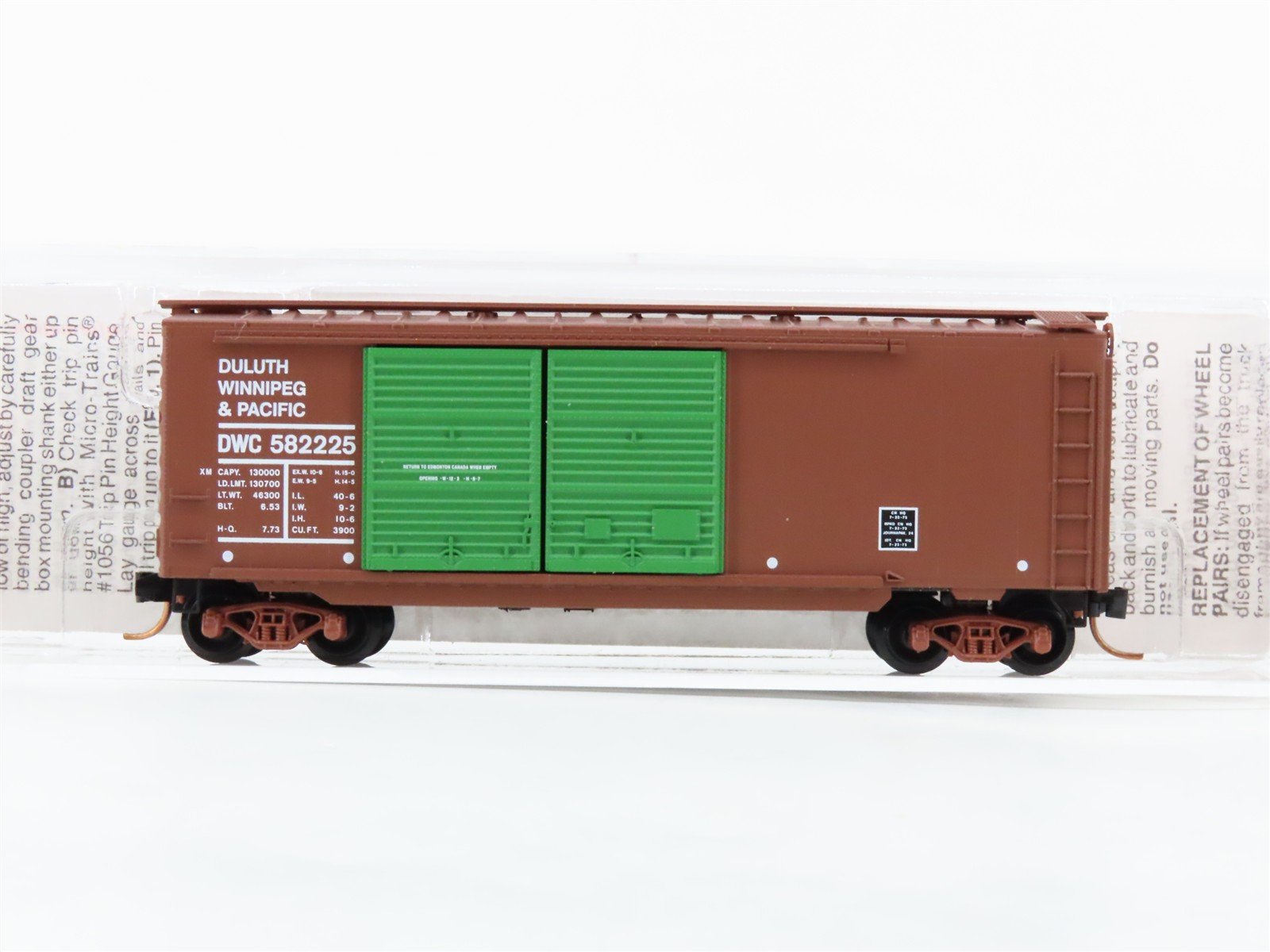 N Scale Micro-Trains 23260 DWC Duluth, Winnipeg & Pacific 40' Box Car 582225 RTR