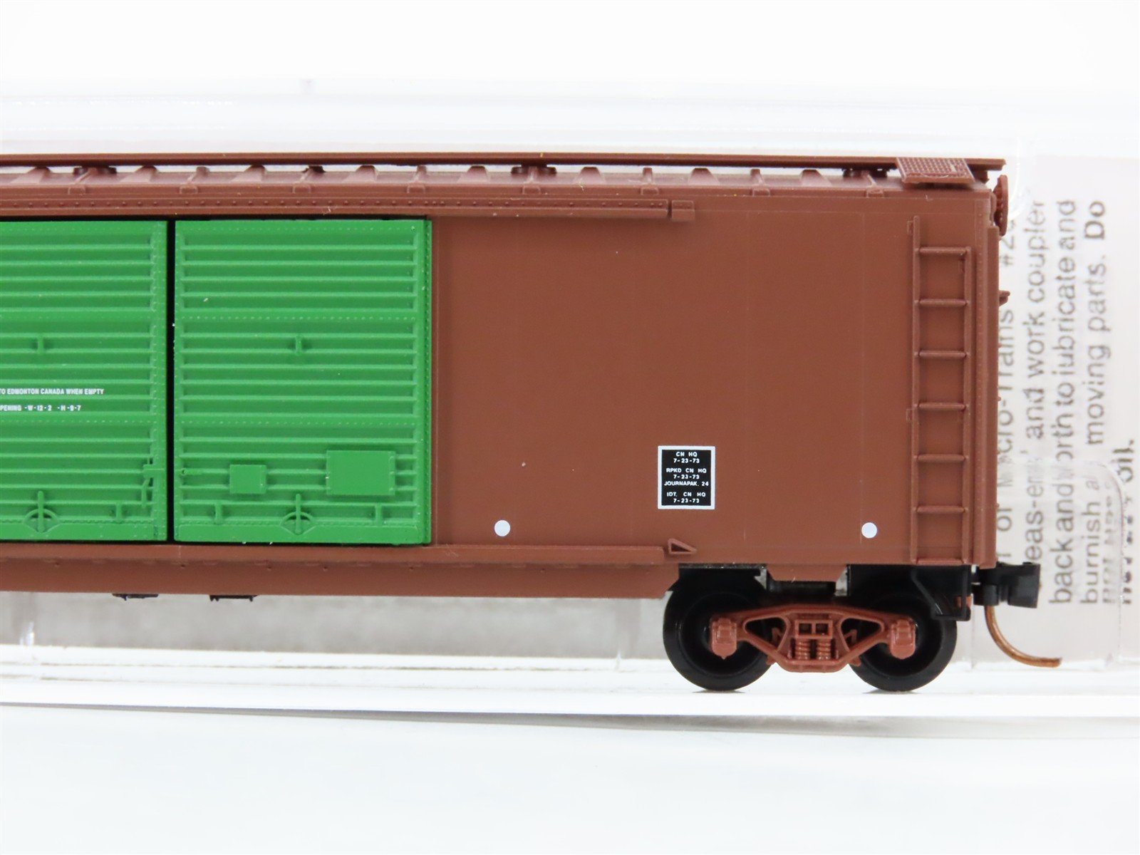 N Scale Micro-Trains 23260 DWC Duluth, Winnipeg & Pacific 40' Box Car 582225 RTR