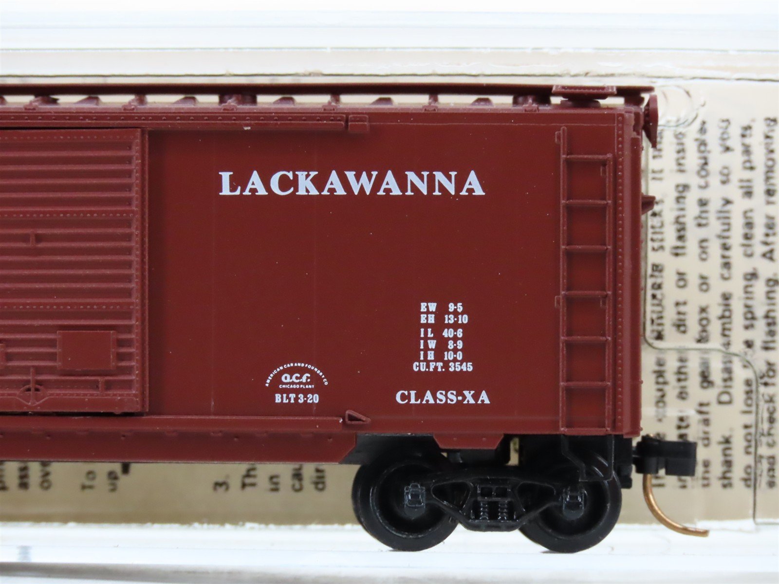 N Scale Micro-Trains 23110 DLW Lackawanna 40' Double Door Box Car 11133 RTR