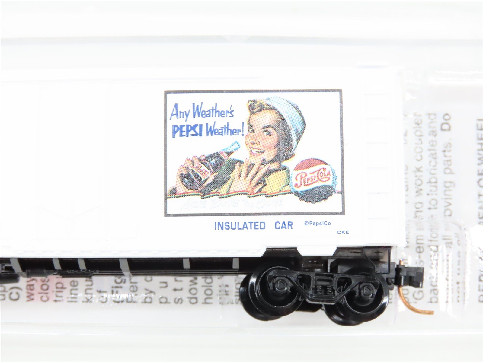 N Scale Micro-Trains 21270 PC Pepsi-Cola 40' Plug Door Box Car 122000 RTR