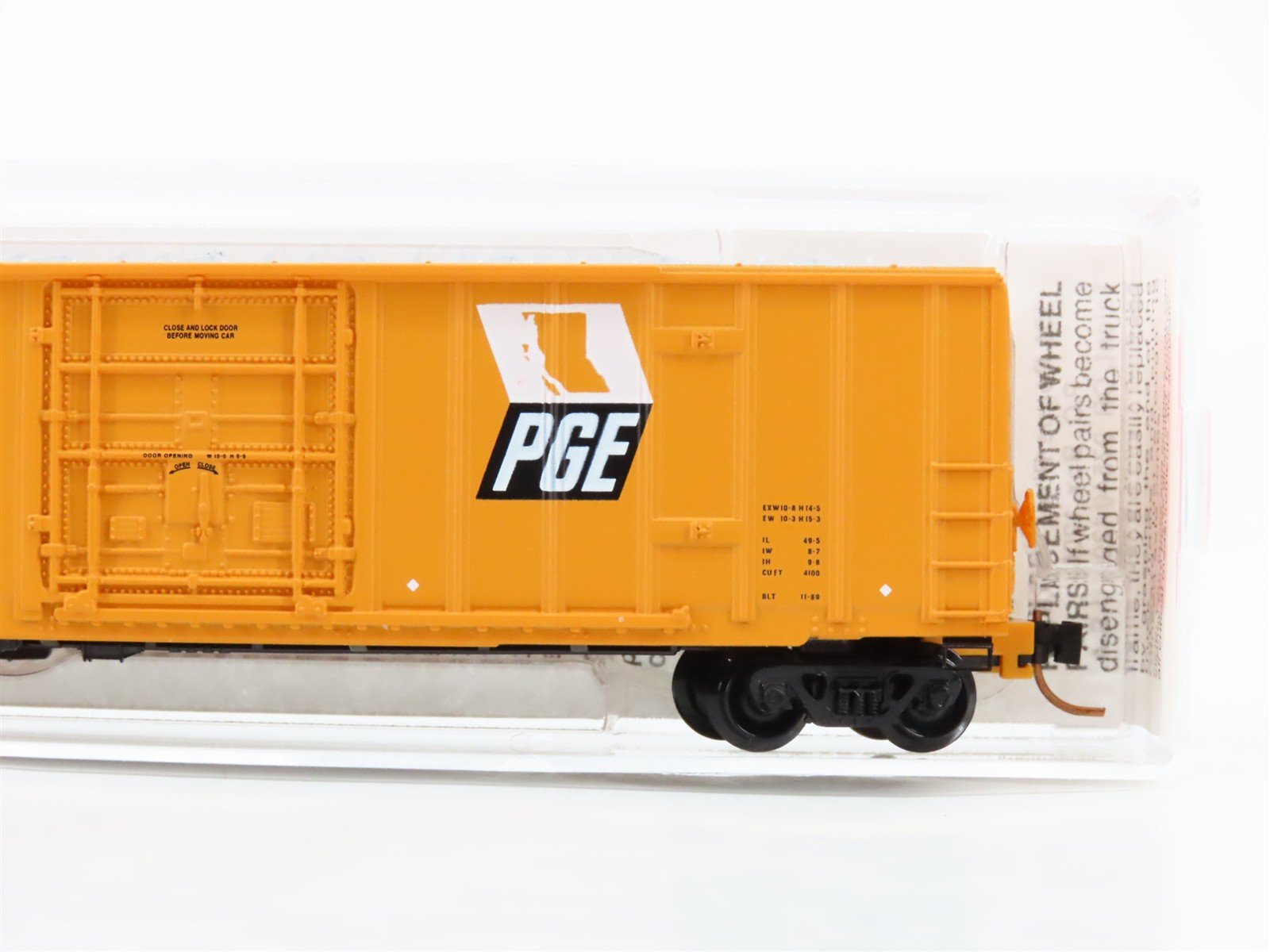 N Scale Micro-Trains 27280 PGE Pacific Great Eastern 50' Box Car 8027 RTR