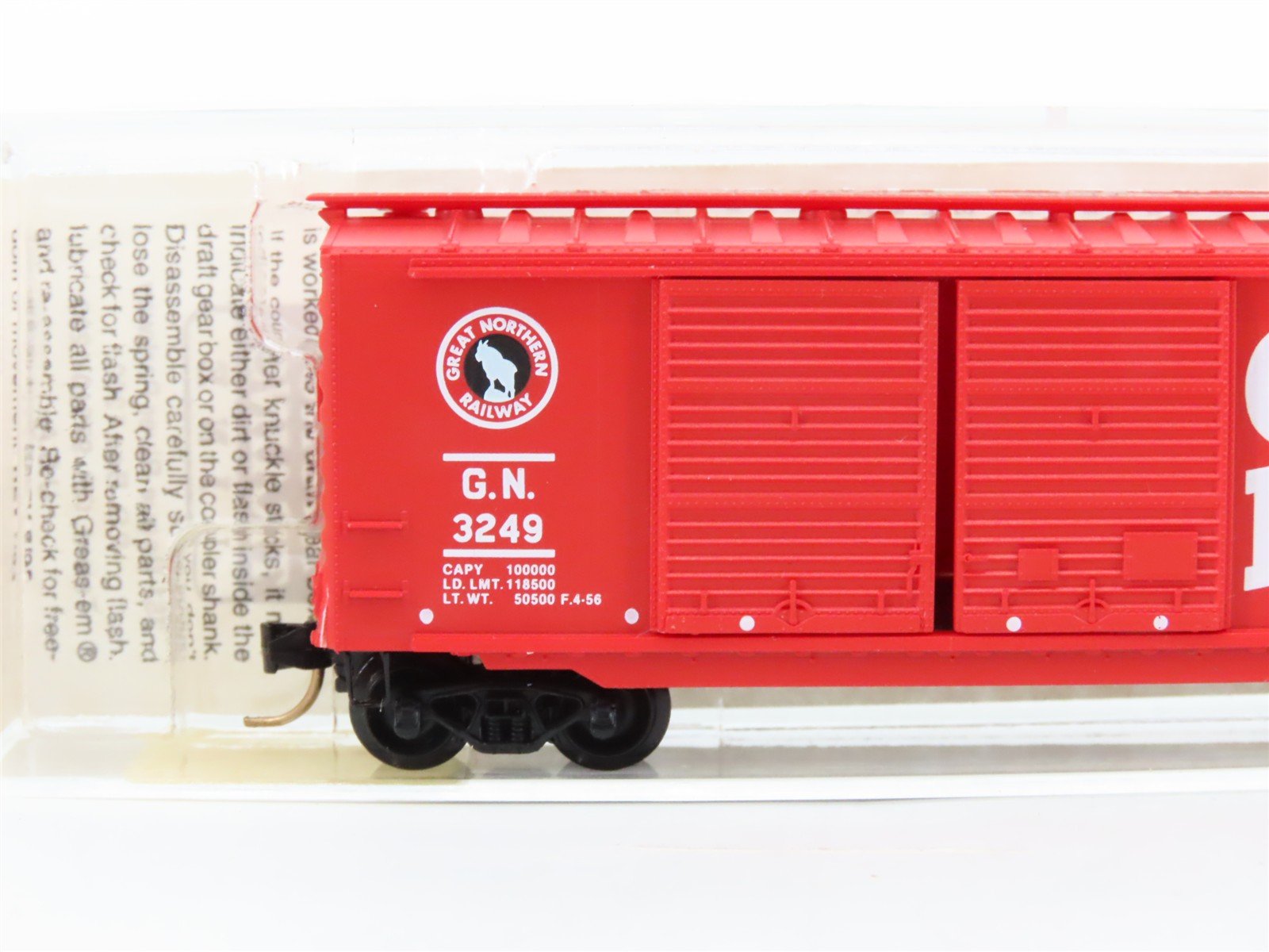 N Scale Micro-Trains 23200 GN Great Northern 40' Box Car 3249 RTR