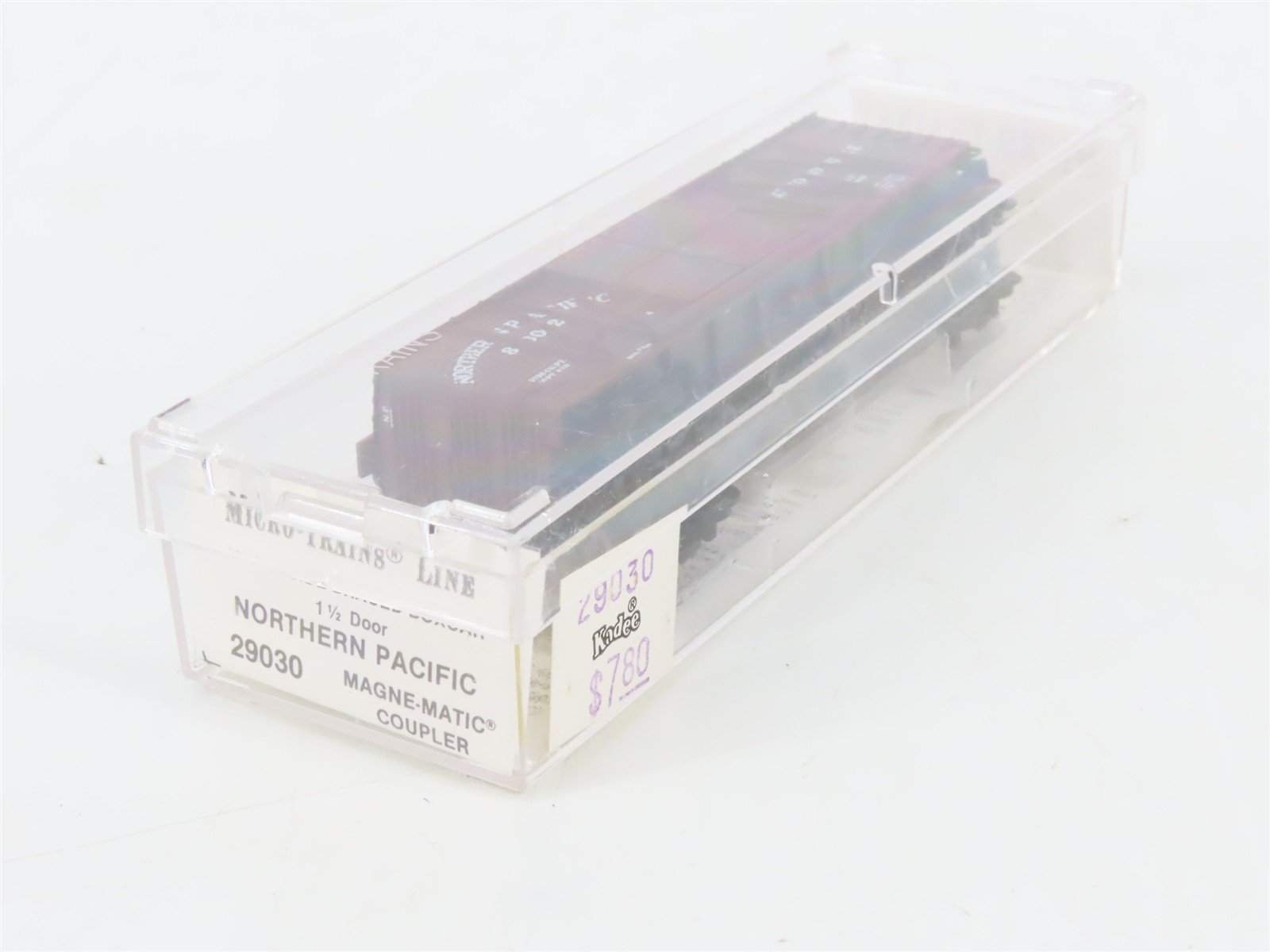 N Scale Micro-Trains 29030 NP Northern Pacific 40' Box Car 8002 RTR