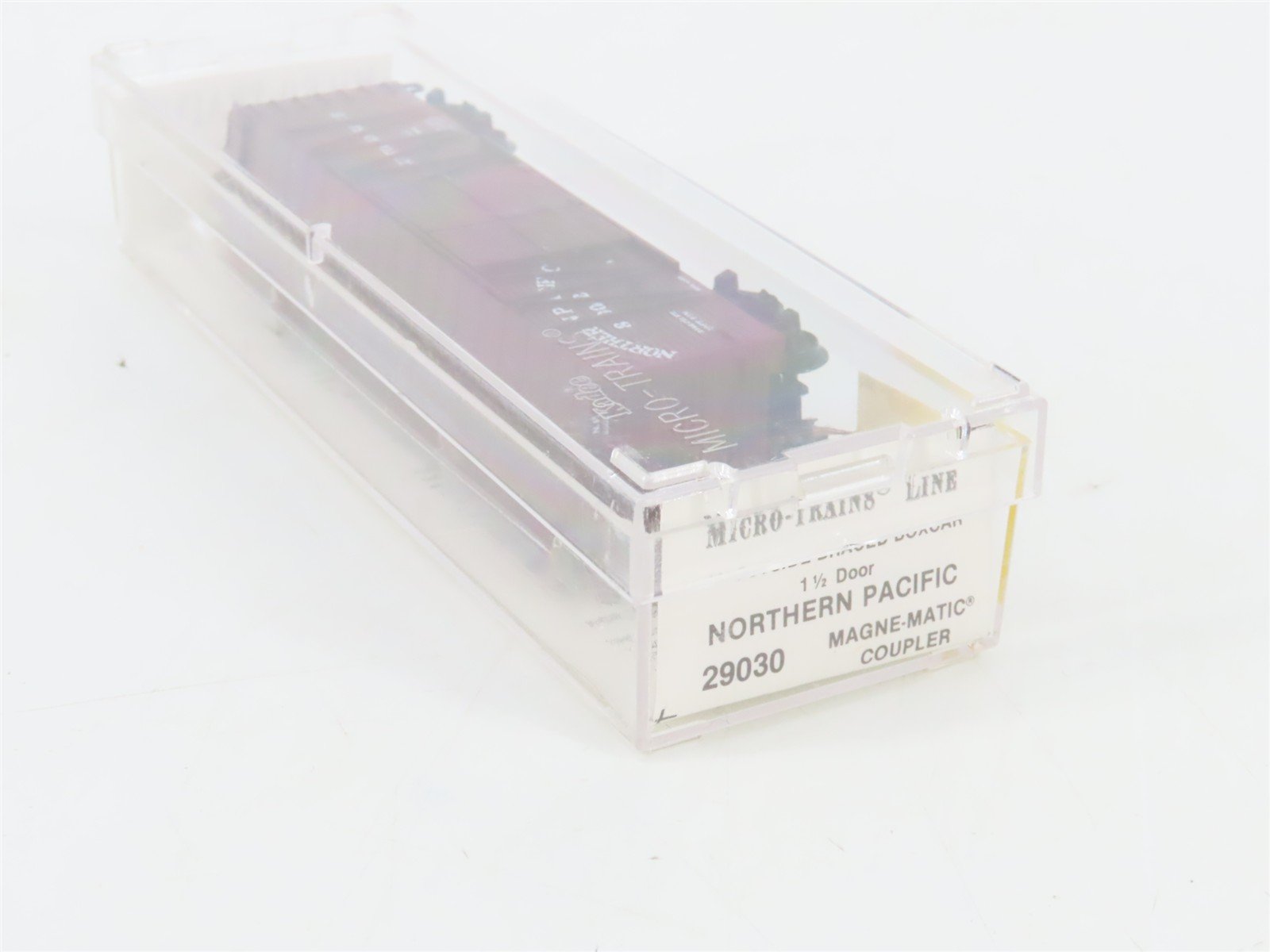 N Scale Micro-Trains 29030 NP Northern Pacific 40' Box Car 8002 RTR