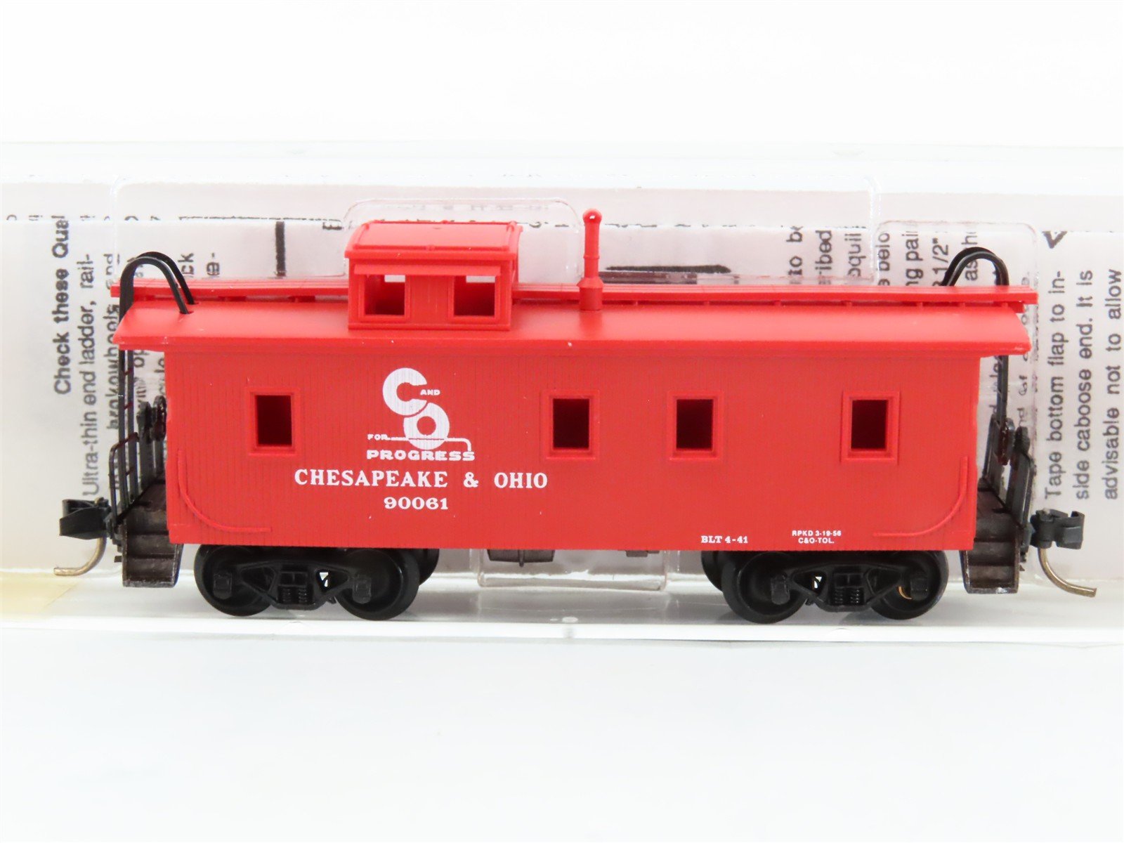 N Scale Micro-Trains 50190 C&O Chesapeake & Ohio 34' Wood-Sheathed Caboose RTR