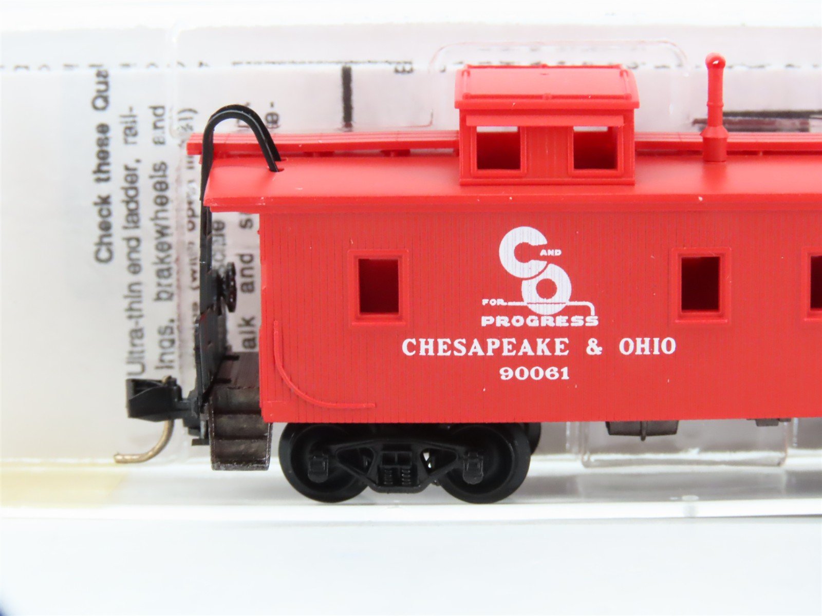 N Scale Micro-Trains 50190 C&O Chesapeake & Ohio 34' Wood-Sheathed Caboose RTR