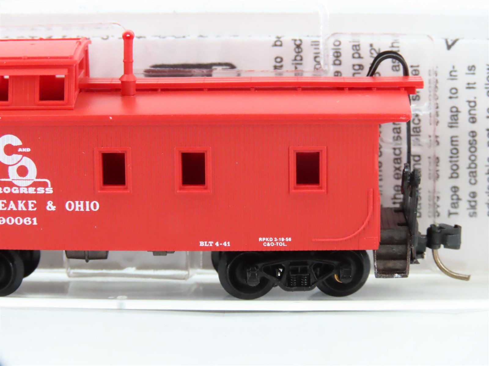 N Scale Micro-Trains 50190 C&O Chesapeake & Ohio 34' Wood-Sheathed Caboose RTR