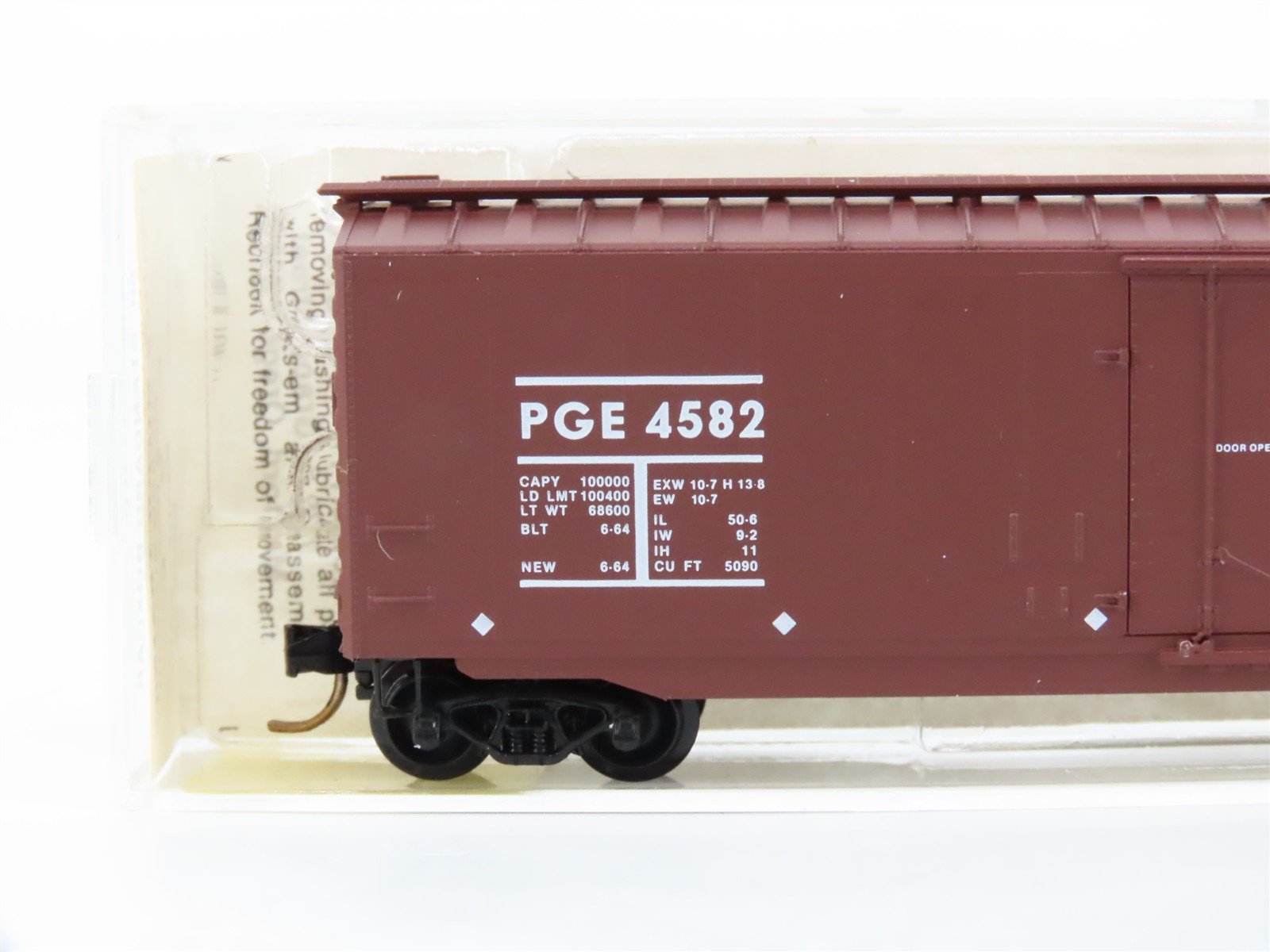 N Scale Micro-Trains 32260 PGE Pacific Great Eastern 50' Box Car 4582 RTR