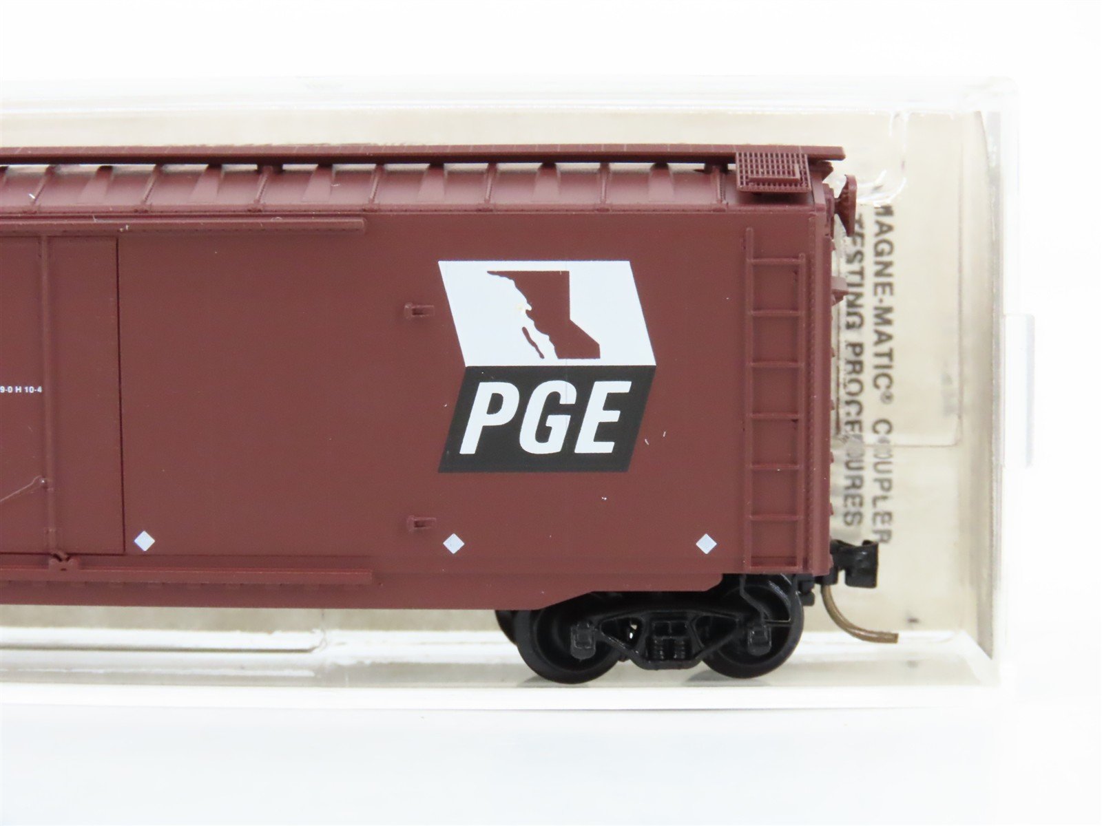 N Scale Micro-Trains 32260 PGE Pacific Great Eastern 50' Box Car 4582 RTR