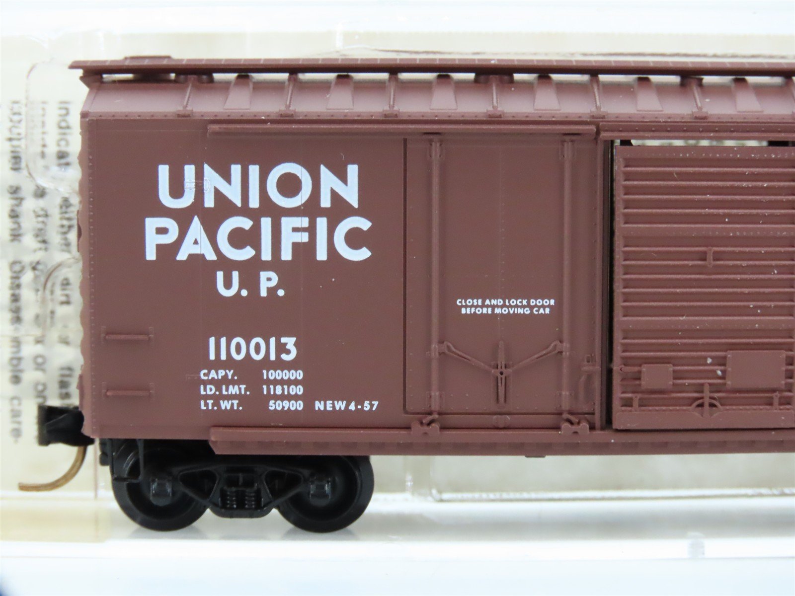 N Scale Micro-Trains 22030 UP Union Pacific 40' Box Car 110013 RTR