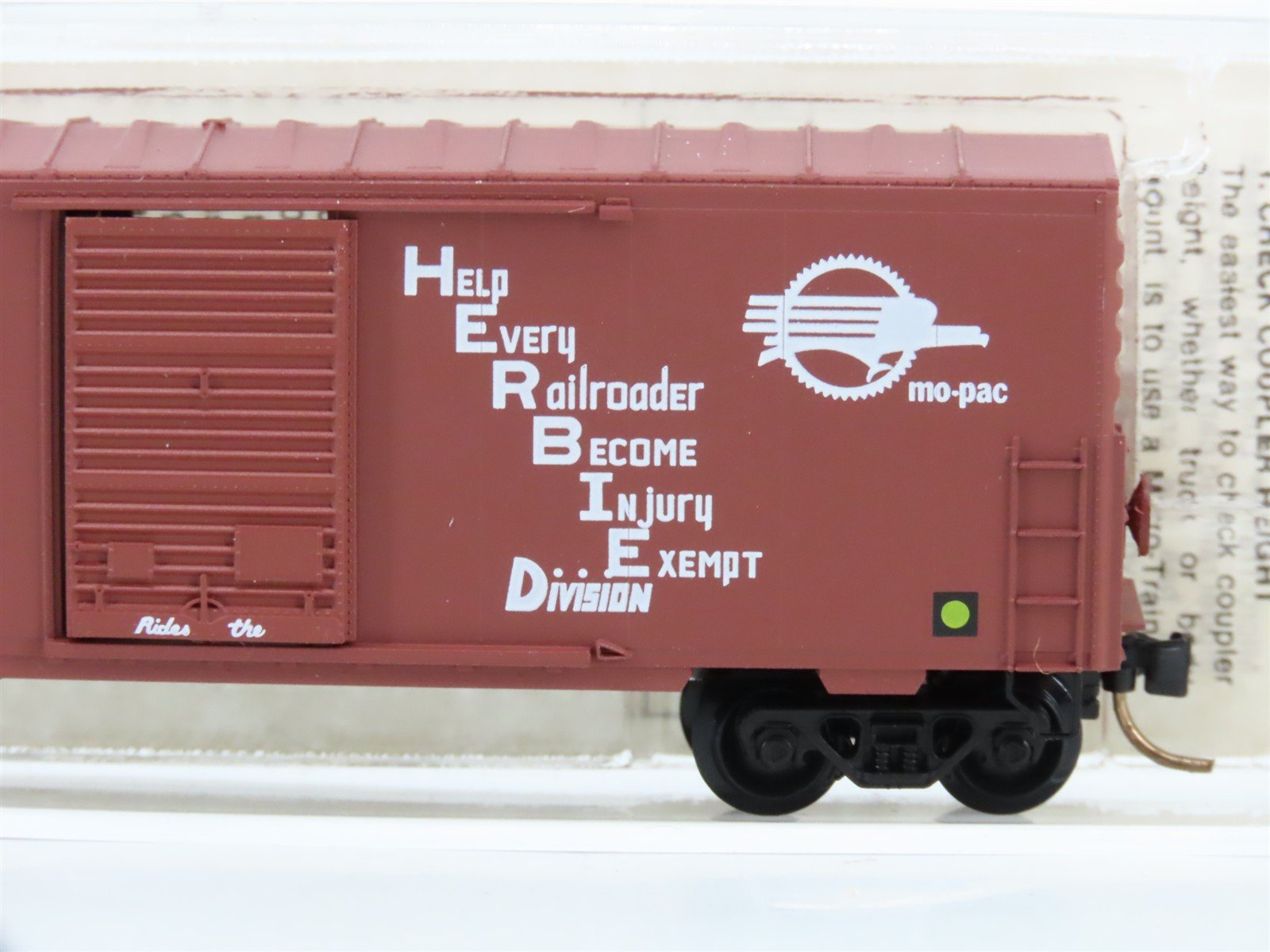 N Scale Micro-Trains 24220 MP Missouri Pacific 40' Box Car HERB-1 RTR