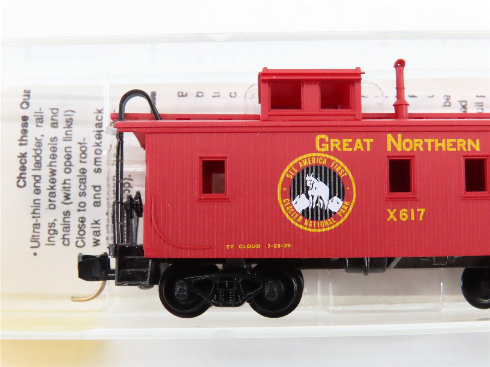 N Scale Micro-Trains 51110 GN Great Northern 34' Wood-Sheathed Caboose X617 RTR