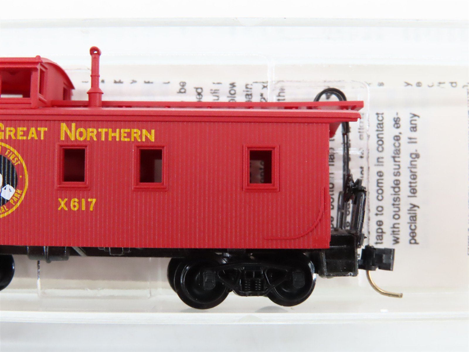 N Scale Micro-Trains 51110 GN Great Northern 34' Wood-Sheathed Caboose X617 RTR