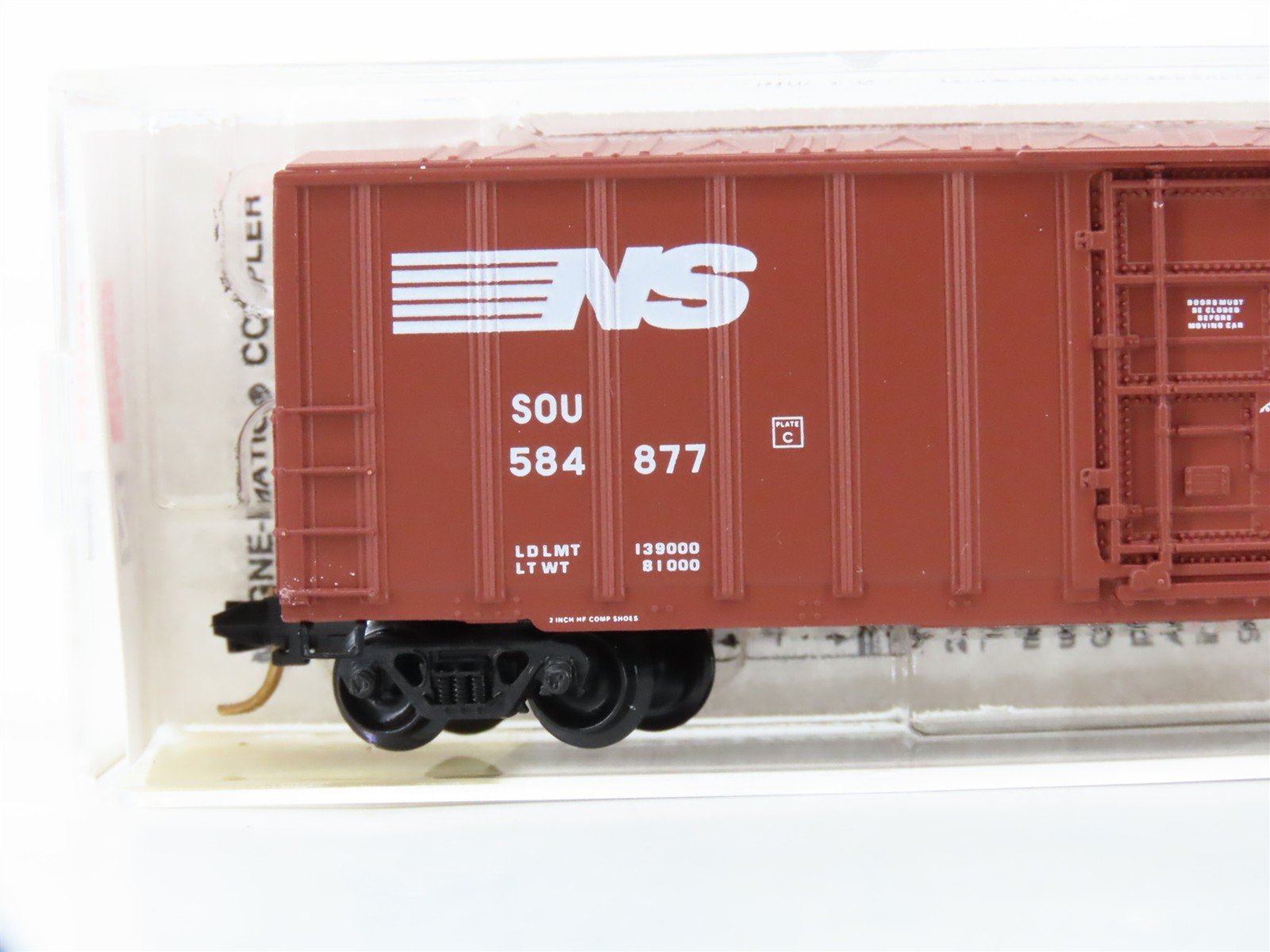 N Scale Micro-Trains 27230 SOU Norfolk Southern 50' Box Car 584877 RTR