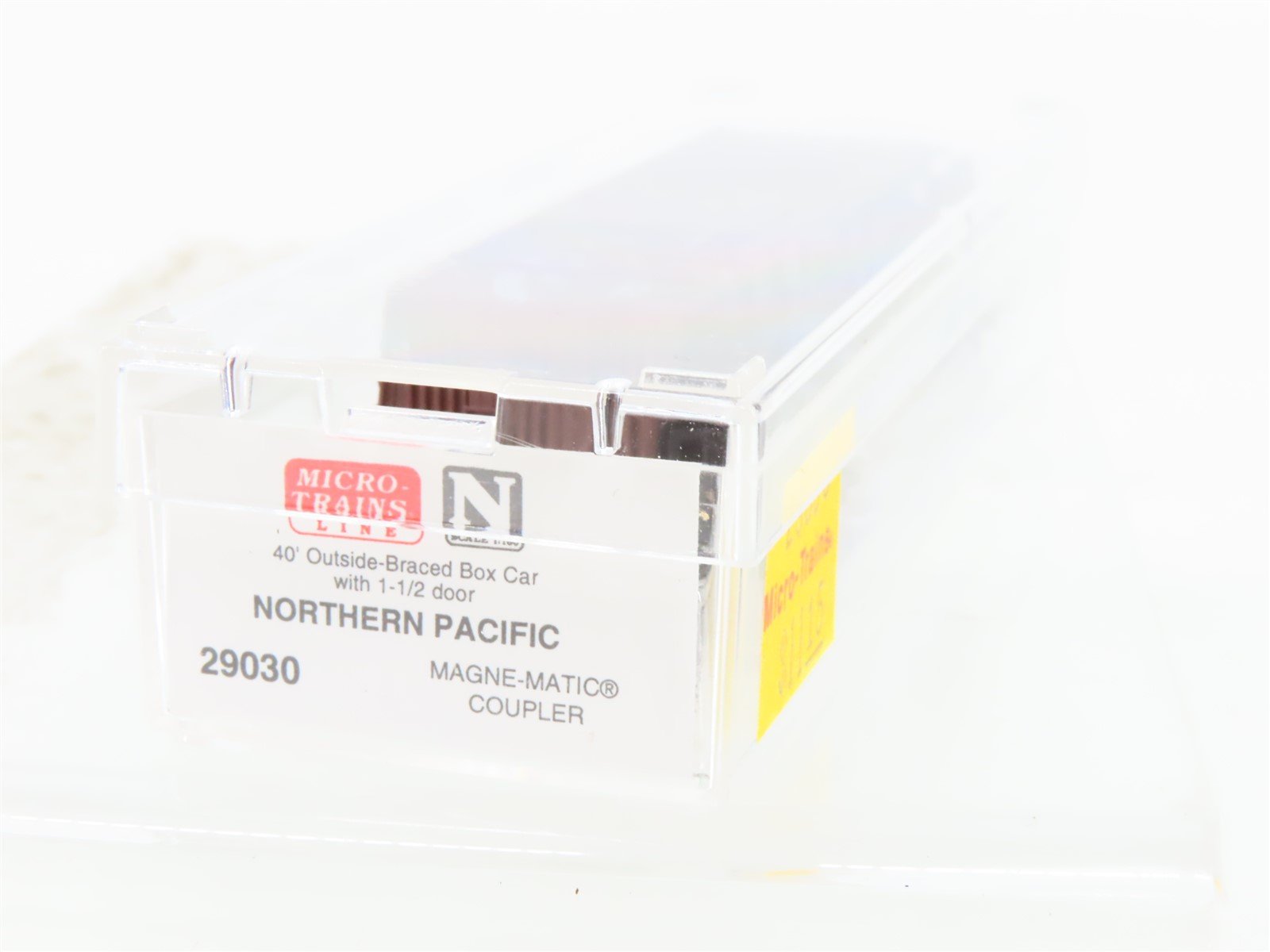N Scale Micro-Trains MTL 29030 NP Northern Pacific 40' Box Car 8006 RTR