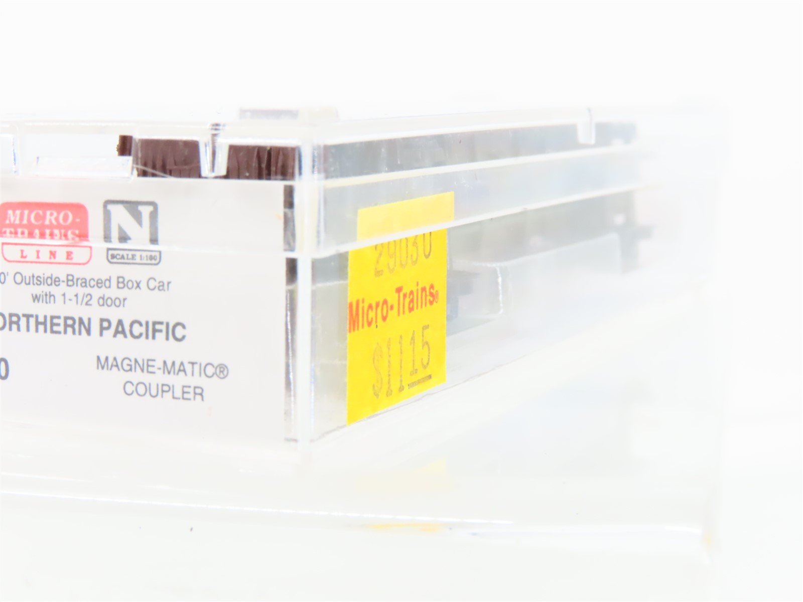 N Scale Micro-Trains MTL 29030 NP Northern Pacific 40' Box Car 8006 RTR