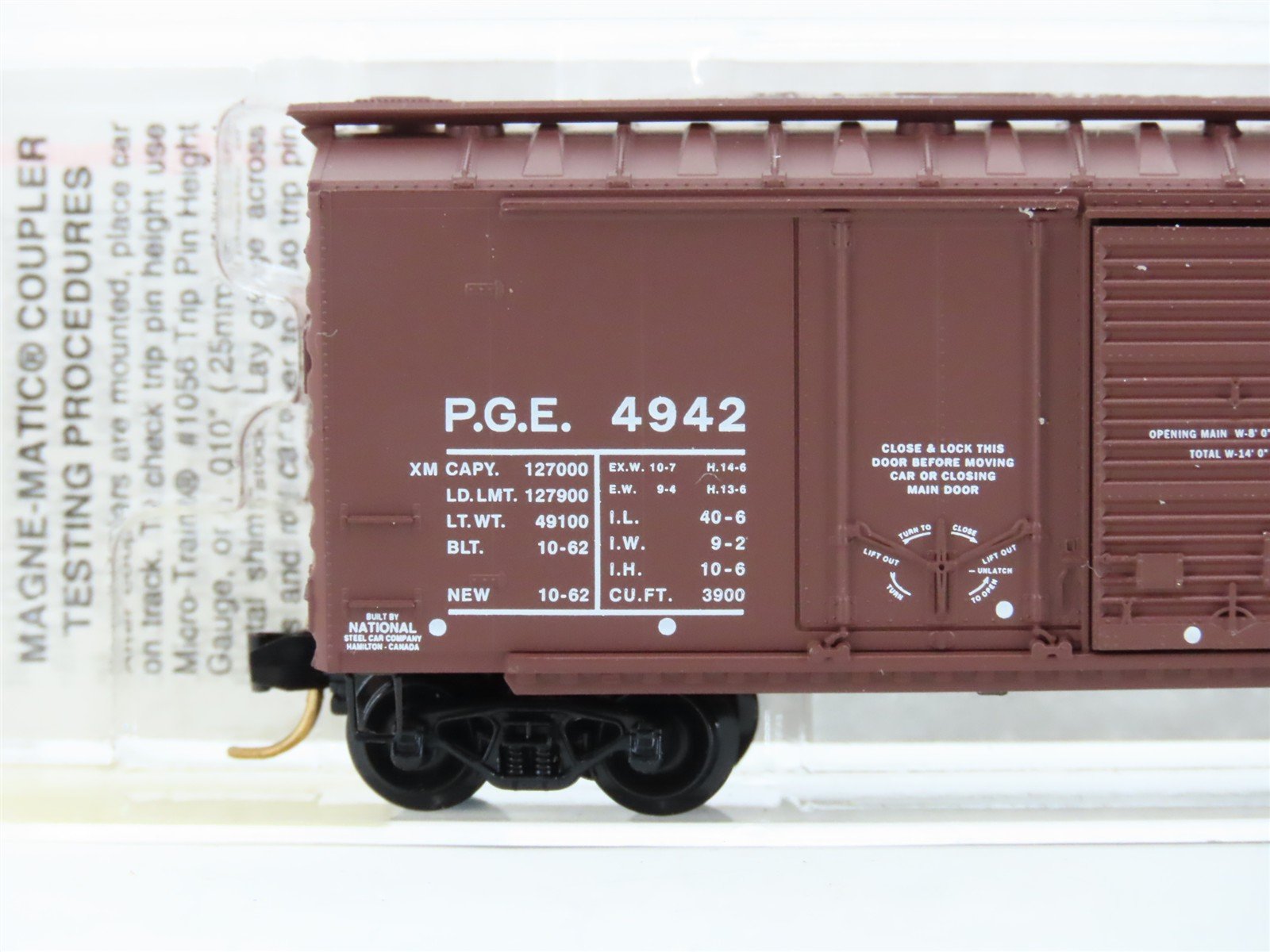 N Scale Micro-Trains 22070 PGE Pacific Great Eastern 40' Box Car 4942 RTR