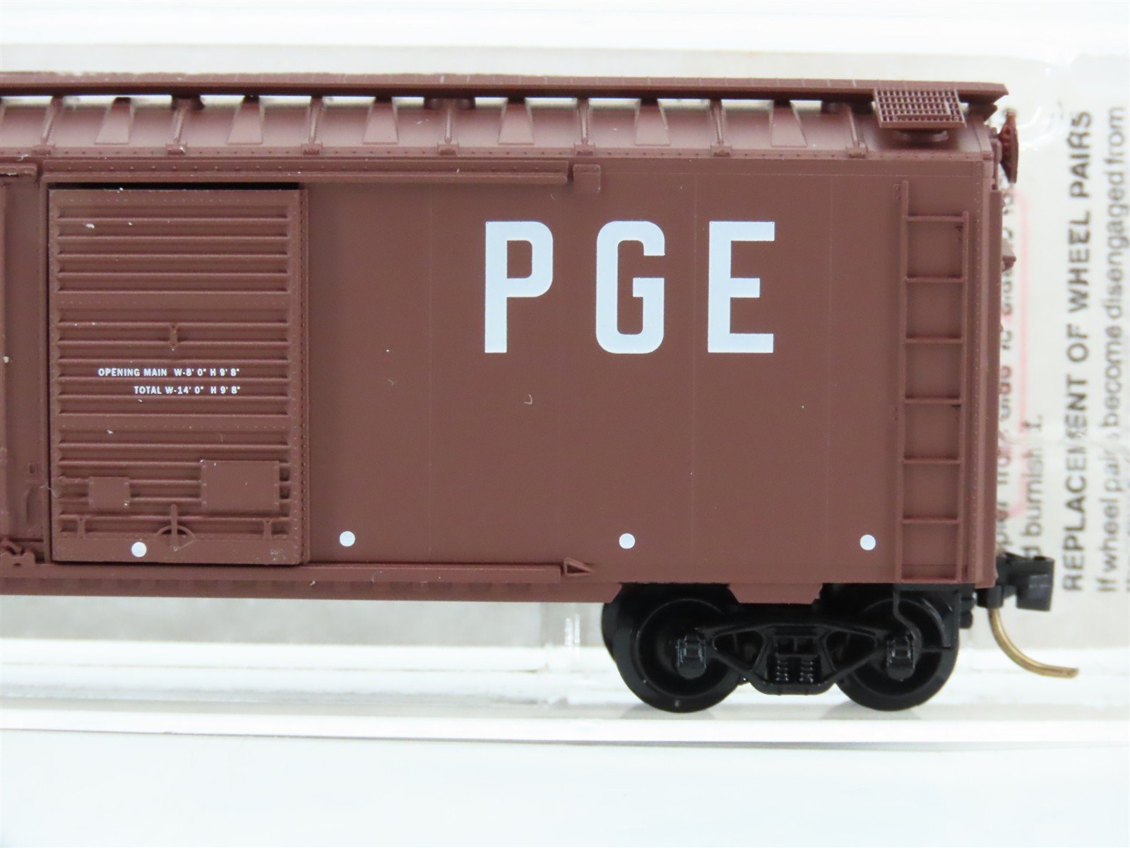 N Scale Micro-Trains 22070 PGE Pacific Great Eastern 40' Box Car 4942 RTR