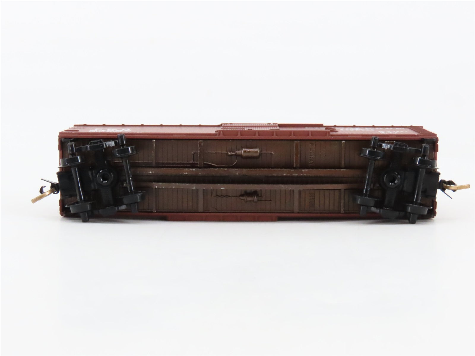 N Scale Micro-Trains 39170 C&O Chesapeake & Ohio 40' Box Car 84827 RTR