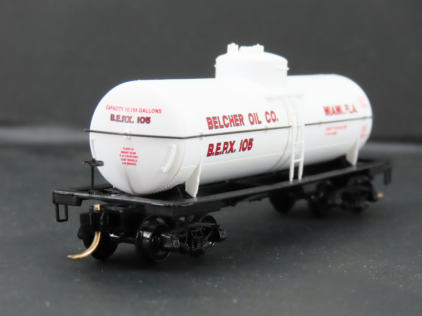 N Scale Micro-Trains 65420 BEPX Belcher Oil Co. 39' 39' Single Dome Tank Car RTR