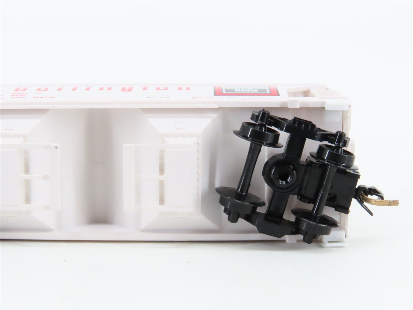 N Scale Micro-Trains 92070 Chicago, Burlington & Quincy 2-Bay Covered Hopper RTR