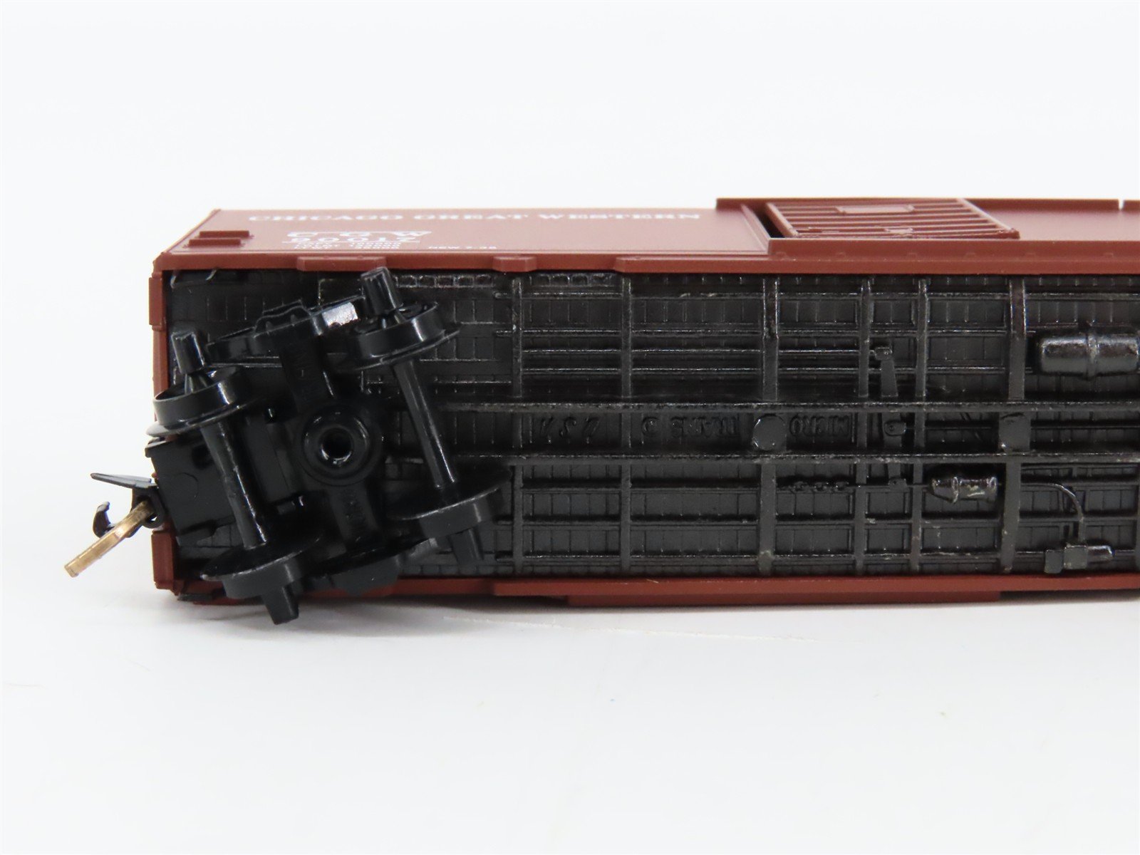 N Scale Micro-Trains 20950 CGW Chicago Great Western 40' Box Car 90017 RTR