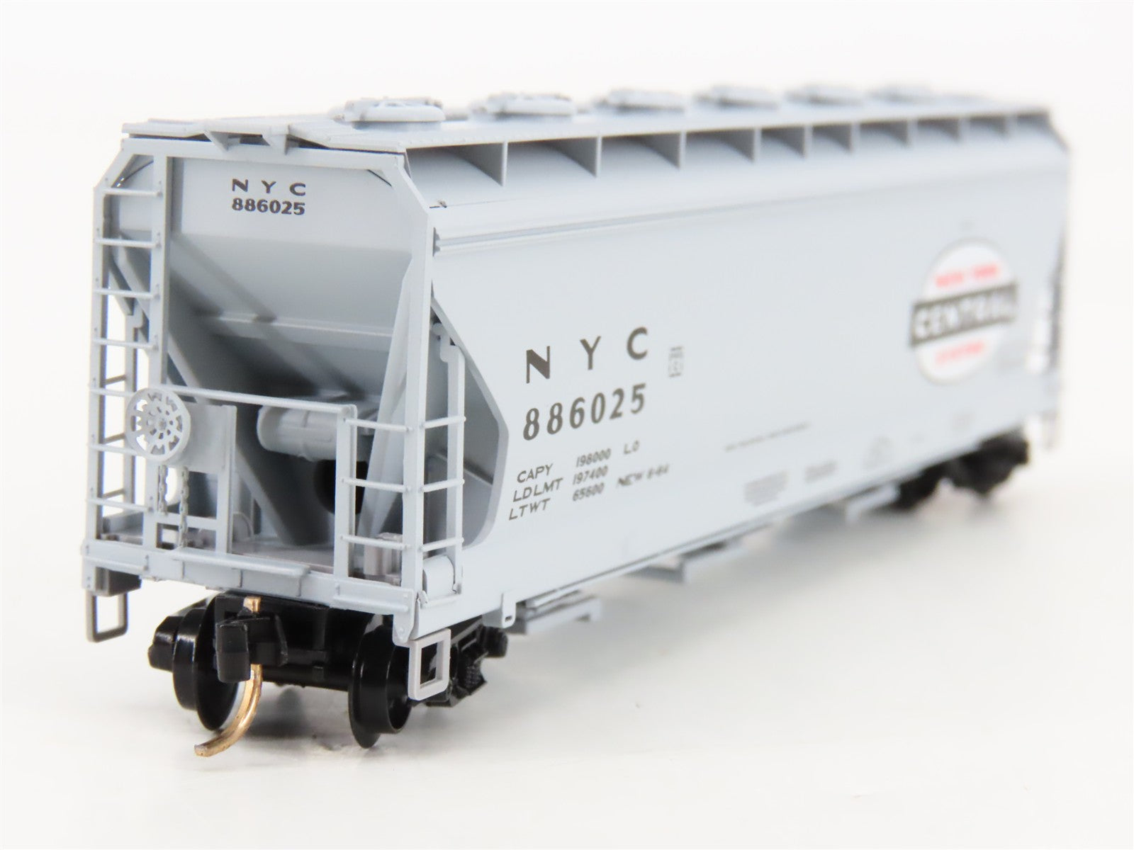 N Scale Micro-Trains 93030 NYC New York Central 3-Bay Covered Hopper 886025 RTR
