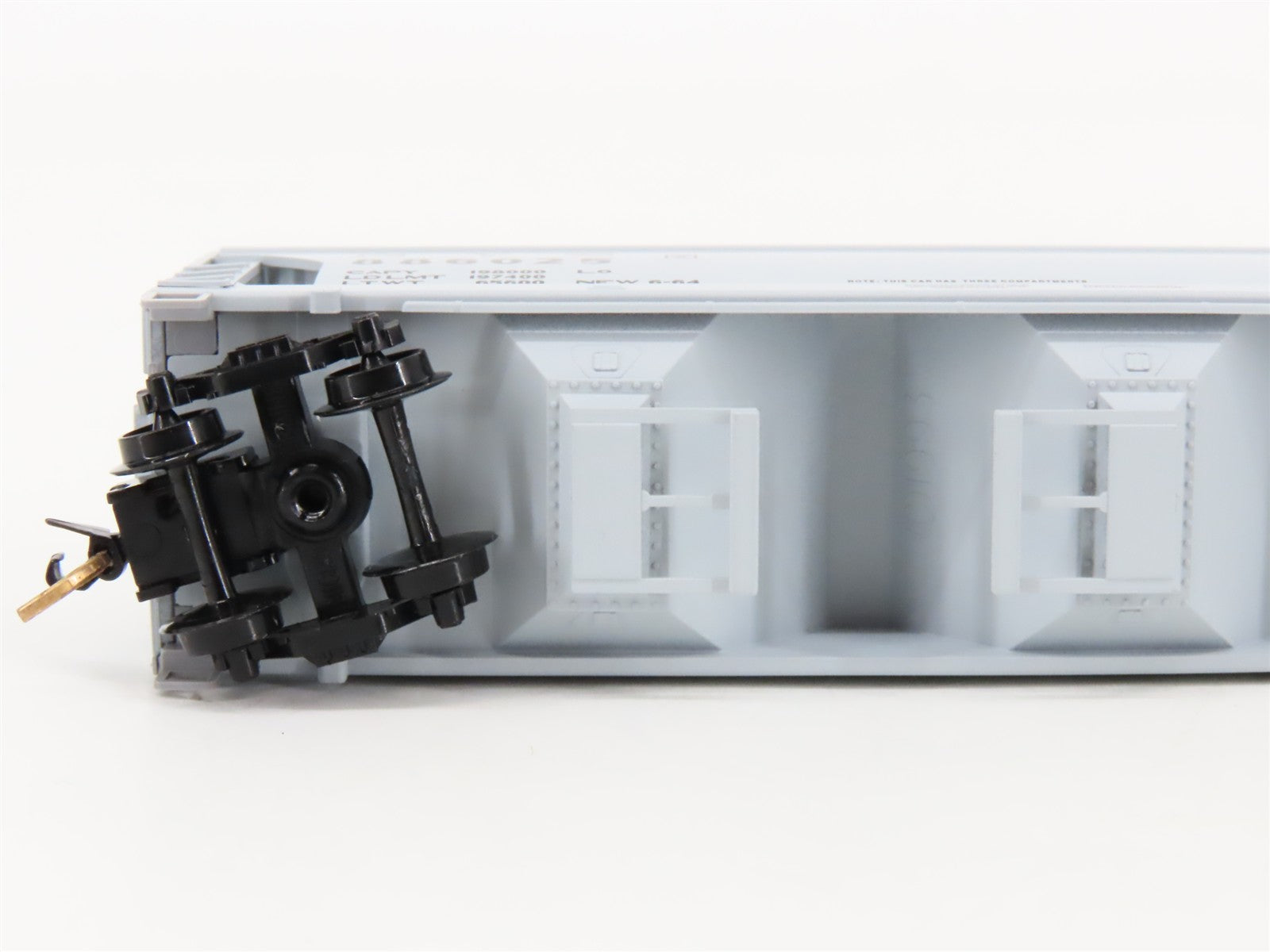N Scale Micro-Trains 93030 NYC New York Central 3-Bay Covered Hopper 886025 RTR