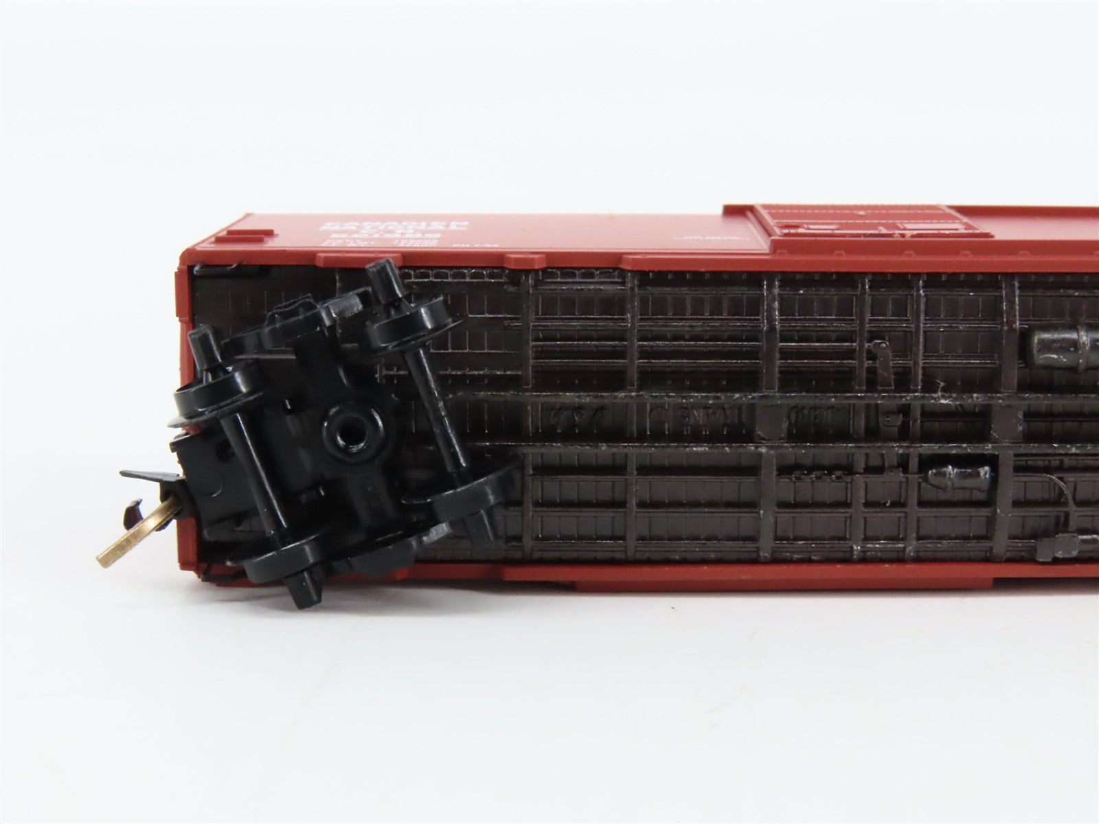 N Scale Micro-Trains 20206 CN Canadian National 40' Box Car 521995 RTR