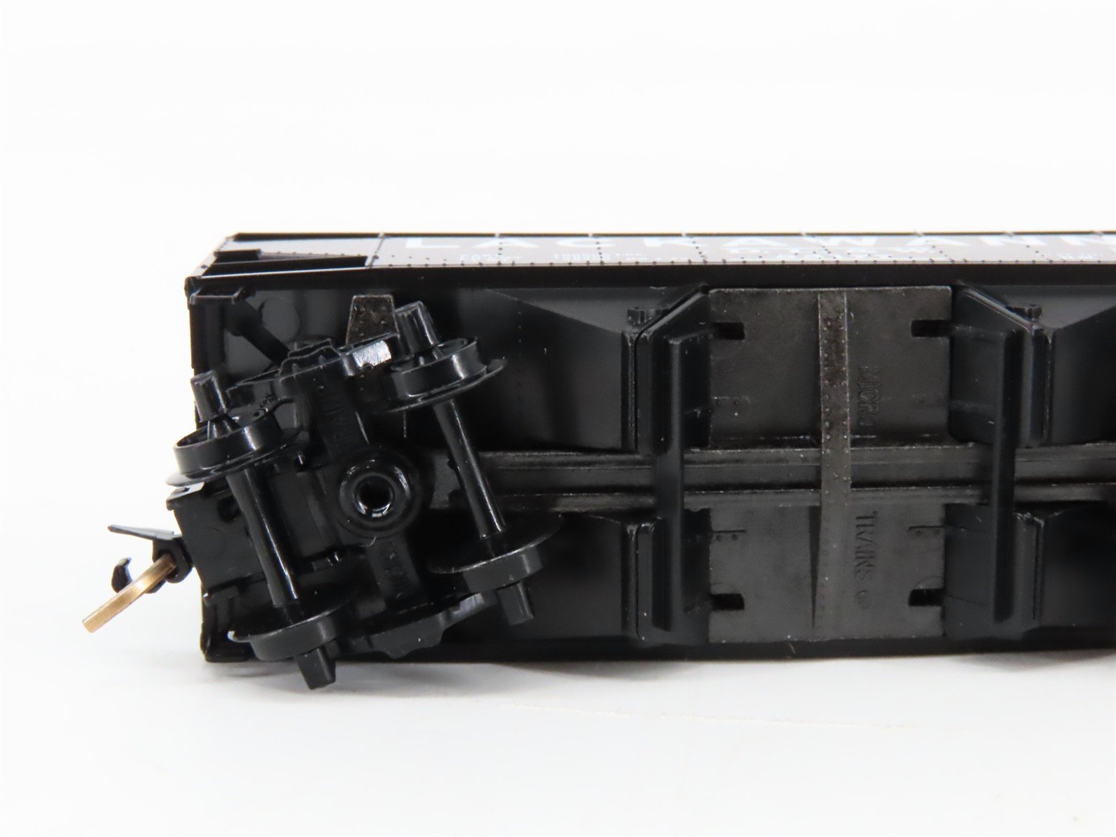 N Scale Micro-Trains 55360 Delaware, Lackawanna & Western 33' 2-Bay Hopper RTR