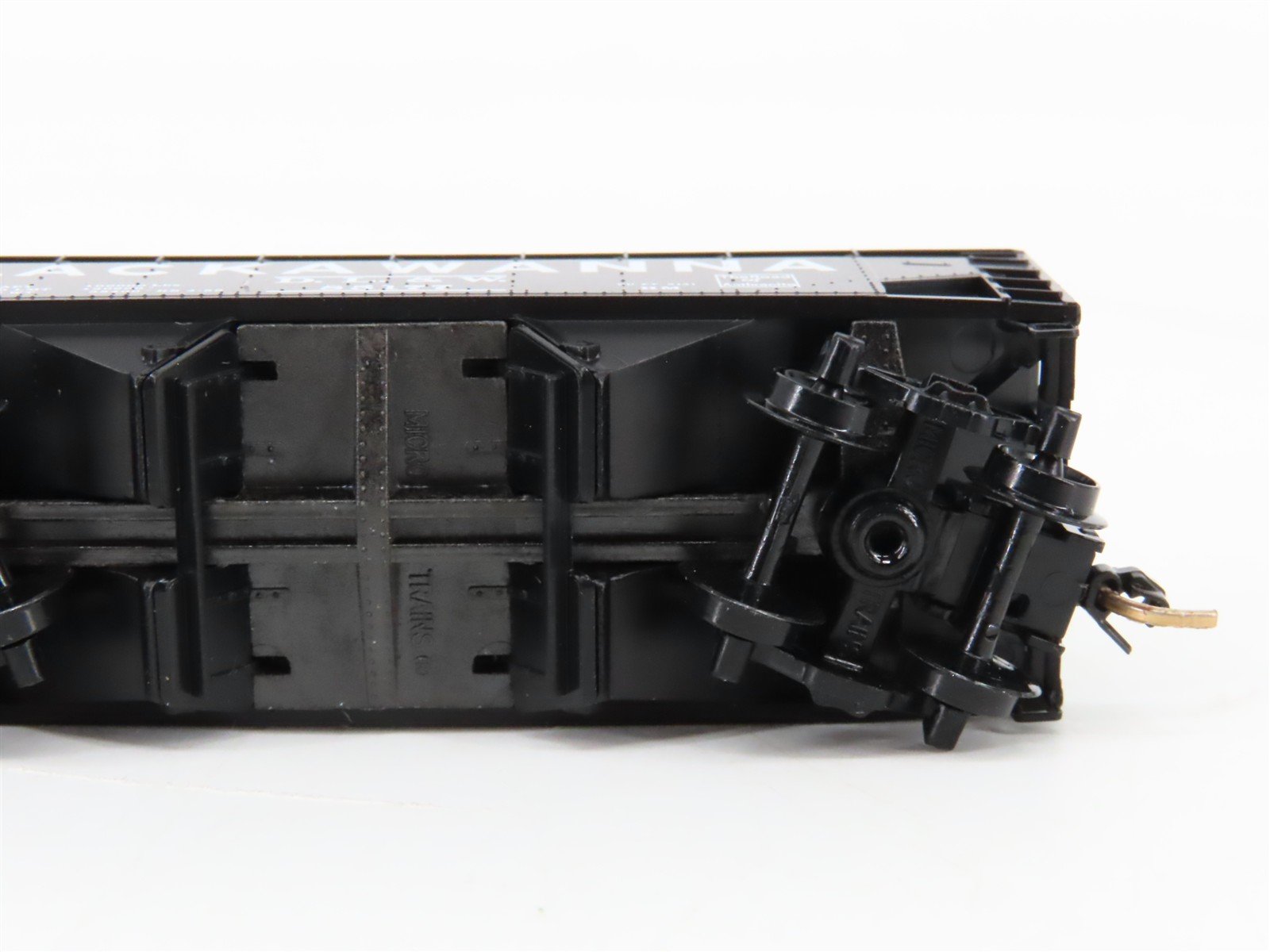 N Scale Micro-Trains 55360 Delaware, Lackawanna & Western 33' 2-Bay Hopper RTR