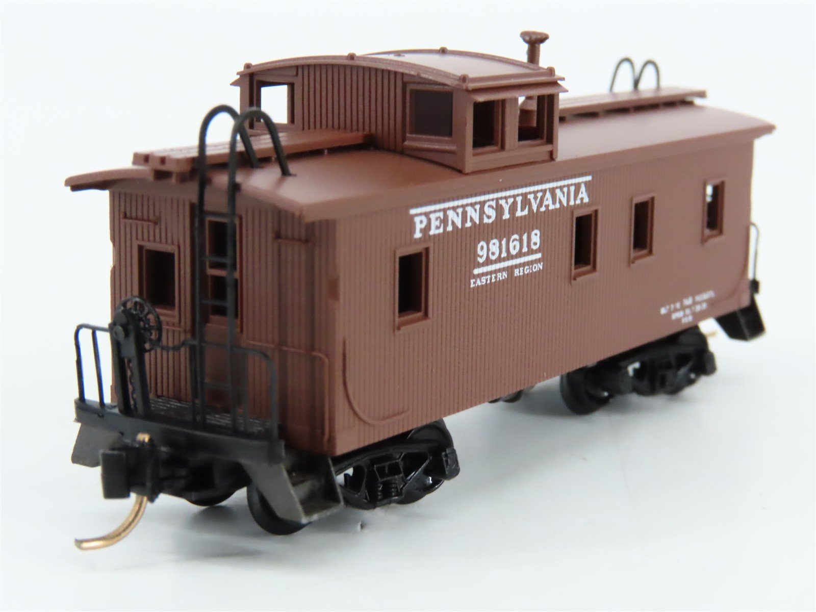 N Scale Micro-Trains 51160 PRR Pennsylvania 34' Wood Sheathed Caboose 981618 RTR