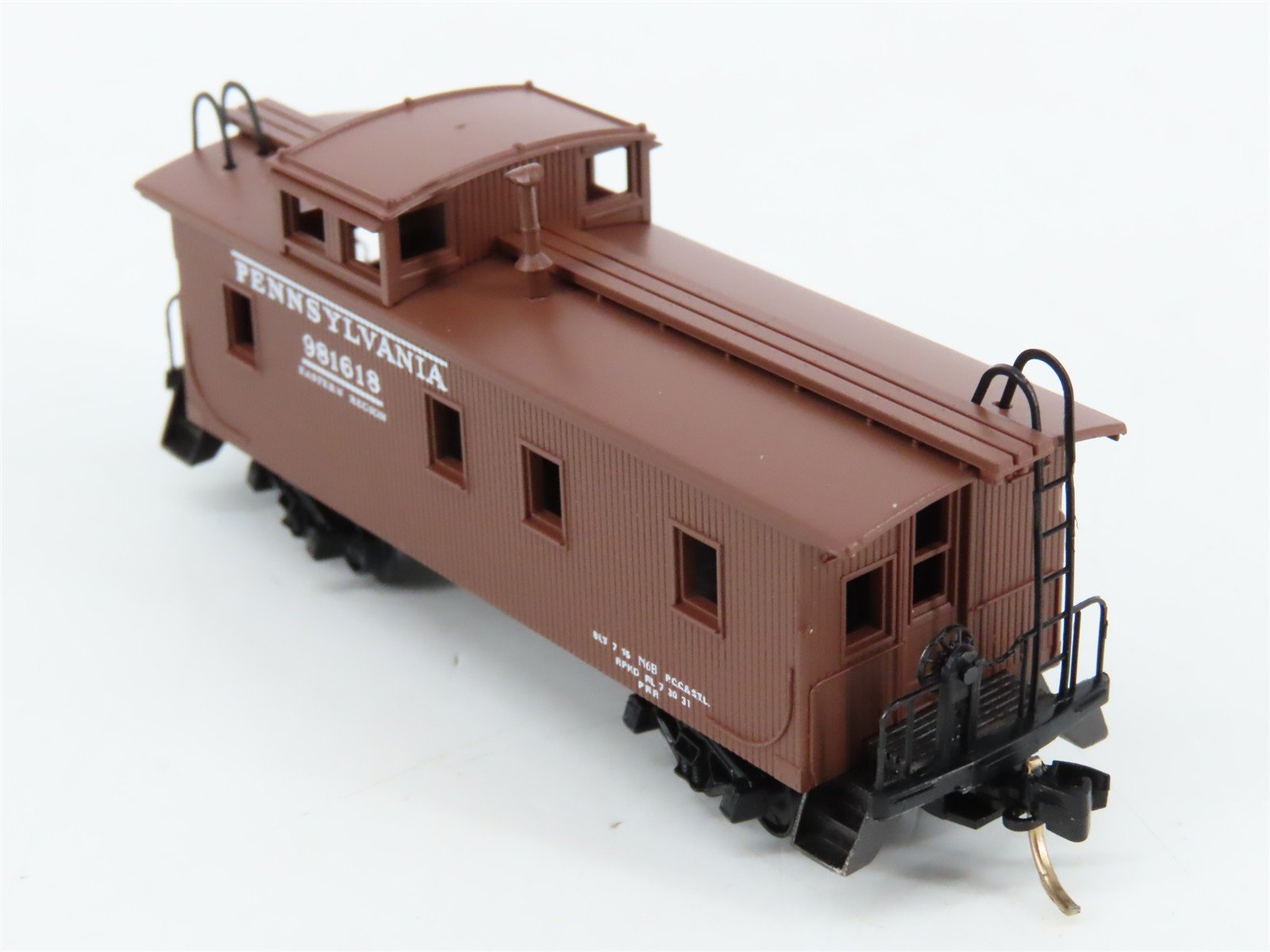 N Scale Micro-Trains 51160 PRR Pennsylvania 34' Wood Sheathed Caboose 981618 RTR