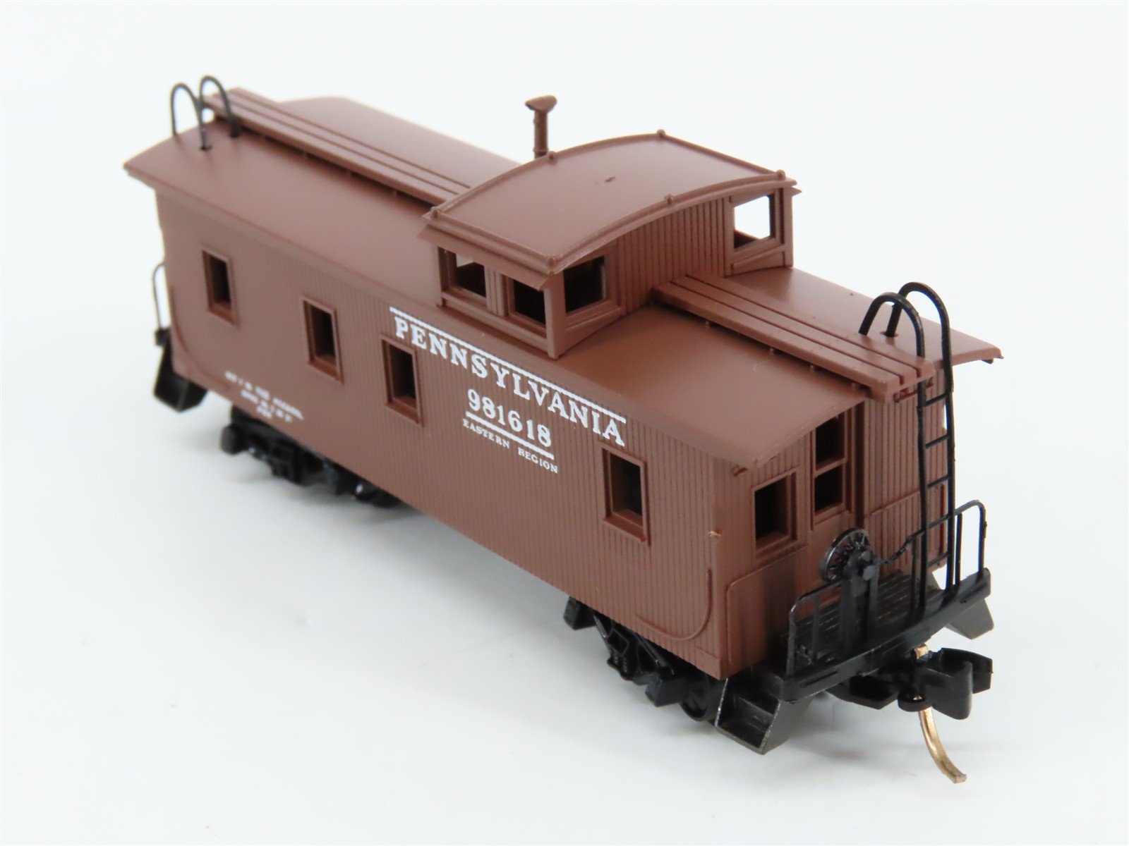 N Scale Micro-Trains 51160 PRR Pennsylvania 34' Wood Sheathed Caboose 981618 RTR