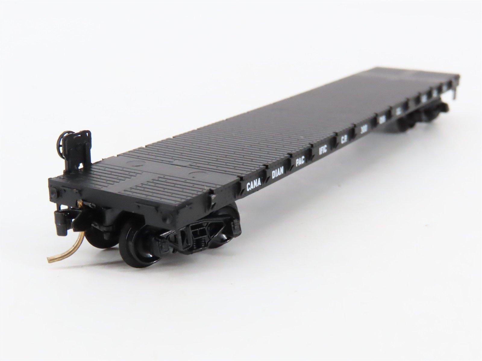 N Scale Micro-Trains 44040 CP Canadian Pacific 50' Flat Car 300055 RTR