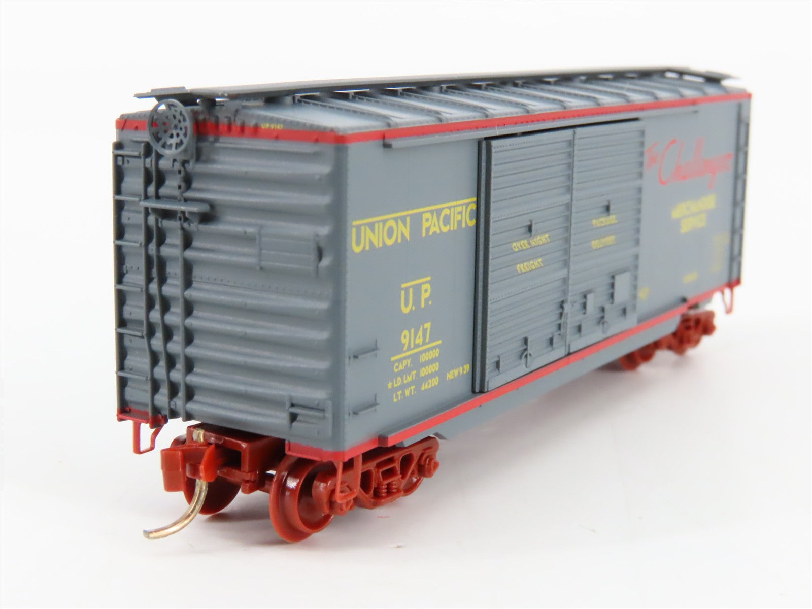 N Scale Micro-Trains 23230 UP Union Pacific 40' Box Car 9147 RTR