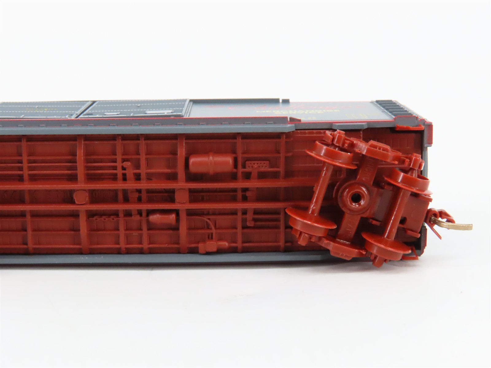 N Scale Micro-Trains 23230 UP Union Pacific 40' Box Car 9147 RTR