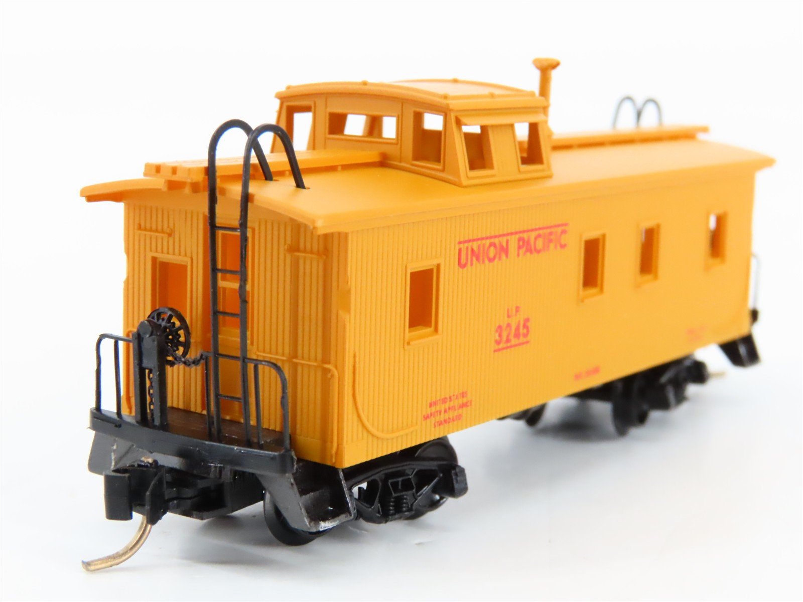 N Scale Micro-Trains 50100 UP Union Pacific 34' Caboose 3245 RTR