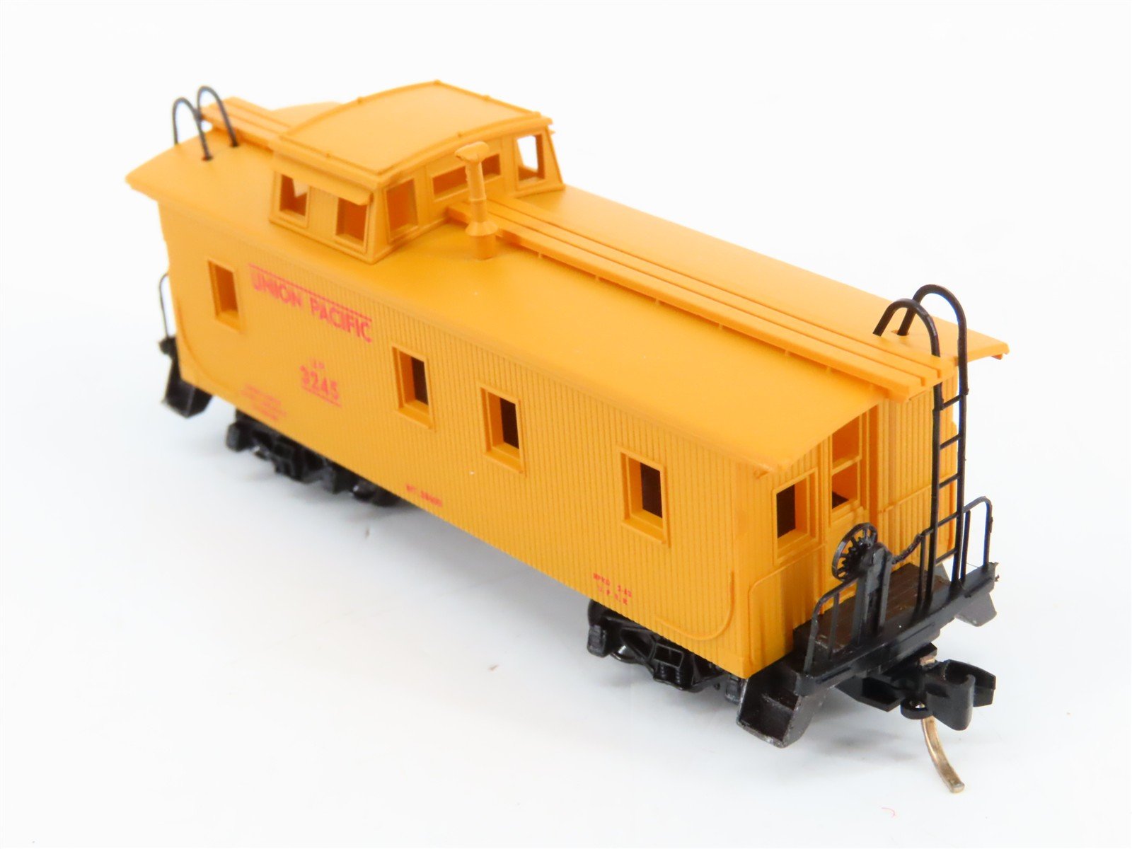 N Scale Micro-Trains 50100 UP Union Pacific 34' Caboose 3245 RTR