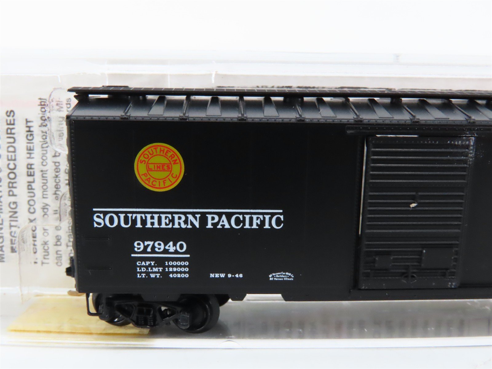 N Scale Micro-Trains 20090 SP Southern Pacific 40' Box Car 97940 RTR
