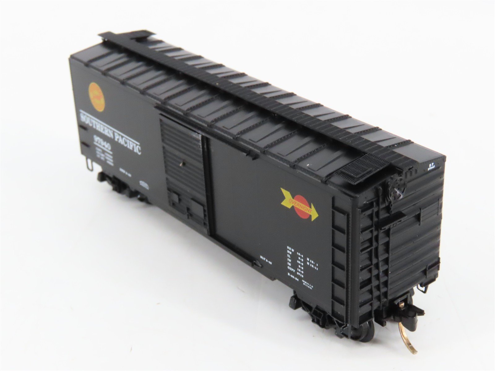 N Scale Micro-Trains 20090 SP Southern Pacific 40' Box Car 97940 RTR