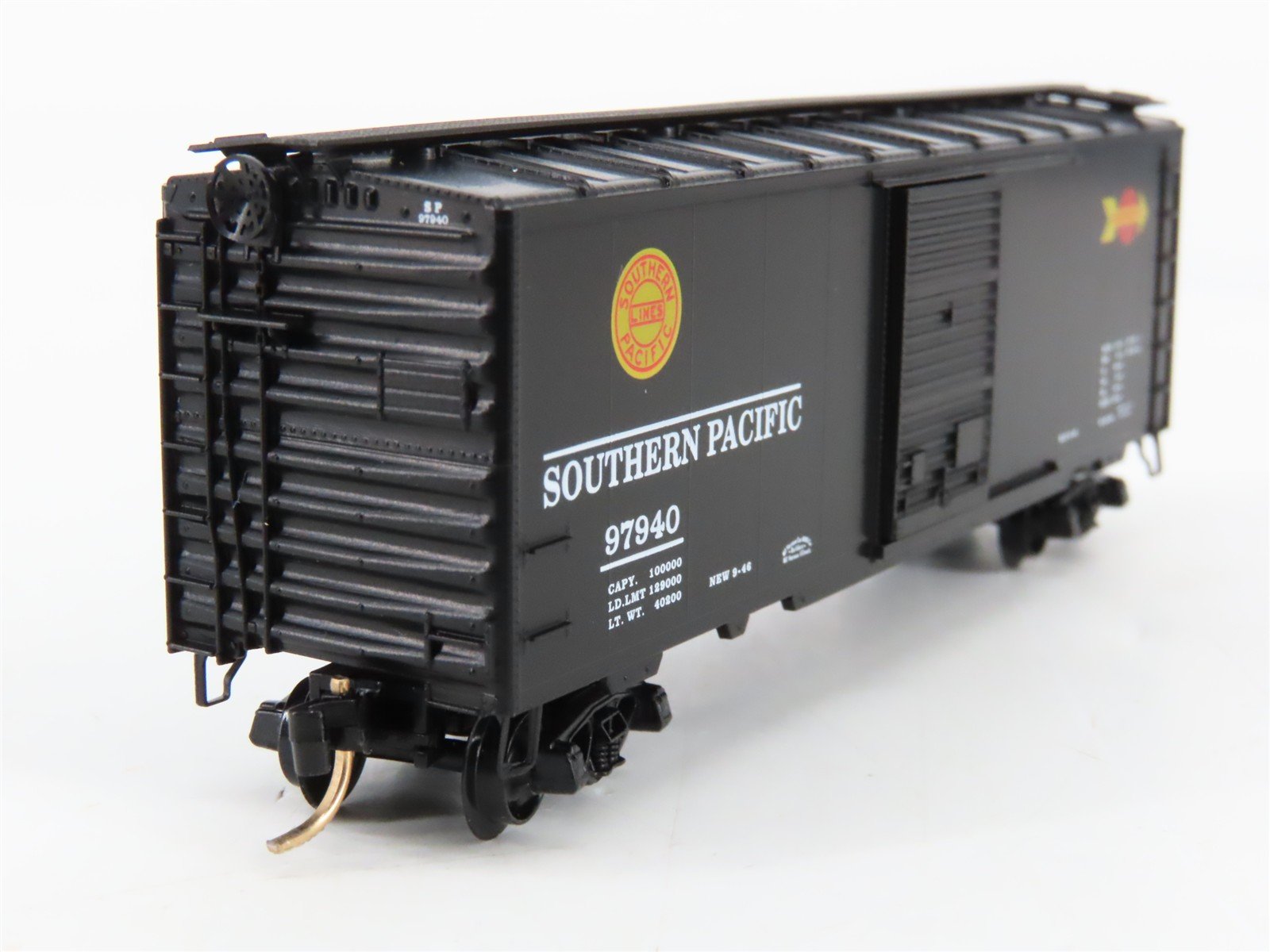 N Scale Micro-Trains 20090 SP Southern Pacific 40' Box Car 97940 RTR