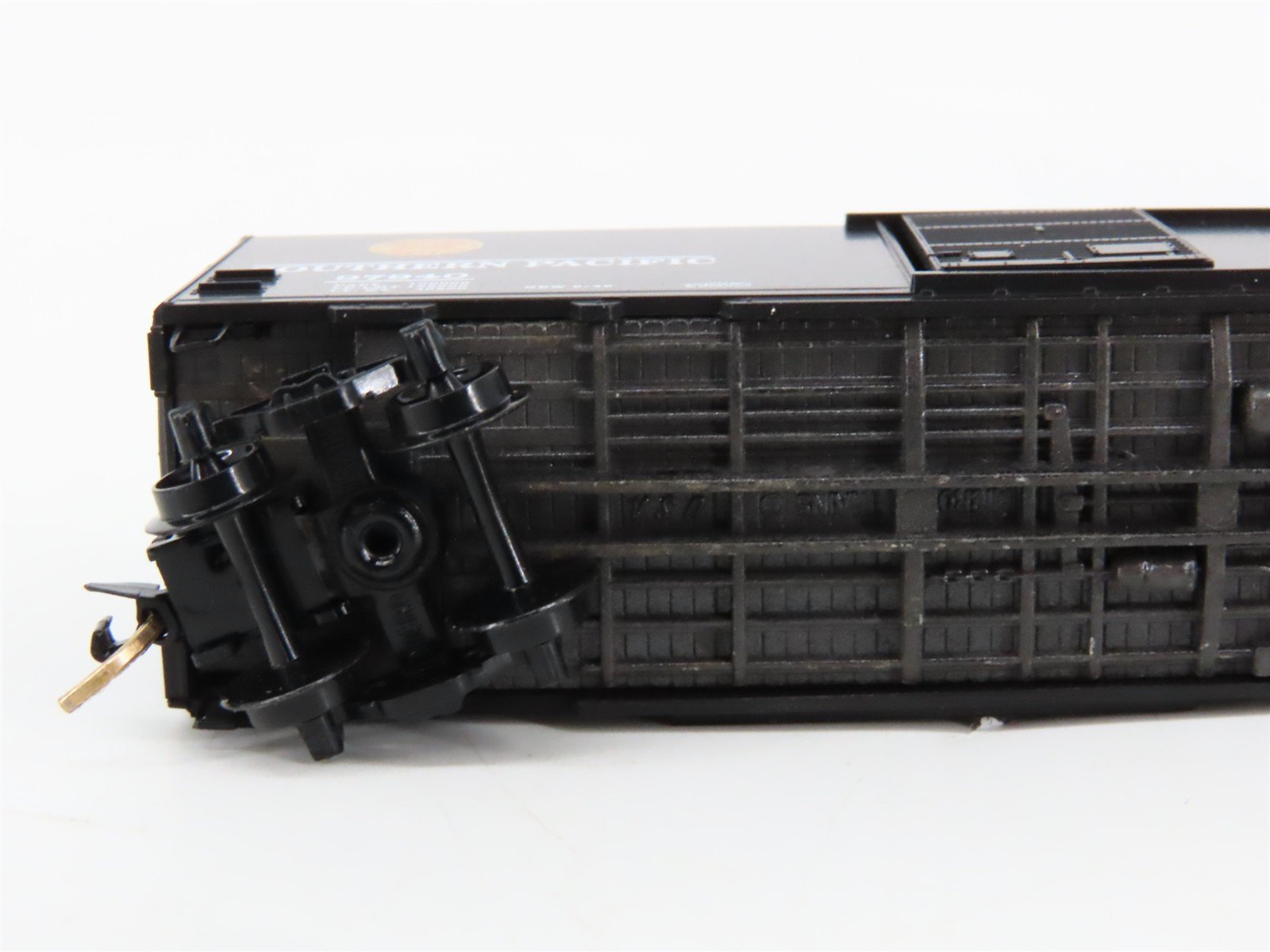 N Scale Micro-Trains 20090 SP Southern Pacific 40' Box Car 97940 RTR