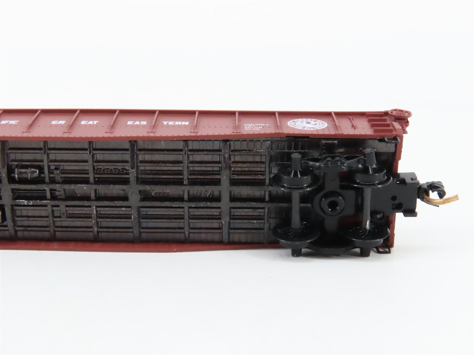 N Scale Micro-Trains 46300 PGE Pacific Great Eastern 50' Fishbelly Gondola RTR