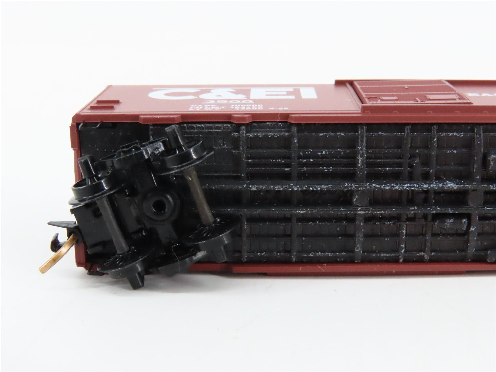 N Scale Micro-Trains 20560 C&EI Chicago & Eastern Illinois 40' Box Car 3500 RTR