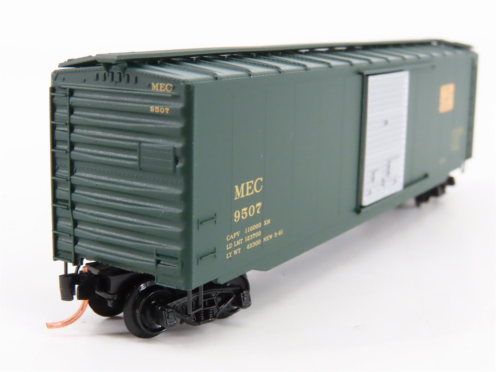 N Scale Micro-Trains 31330 MEC Maine Central 50' Box Car 9507 RTR