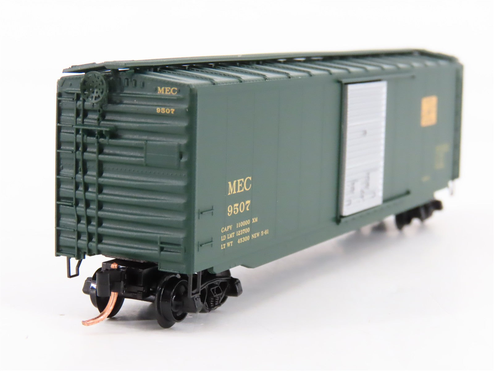 N Scale Micro-Trains 31330 MEC Maine Central 50' Box Car 9507 RTR